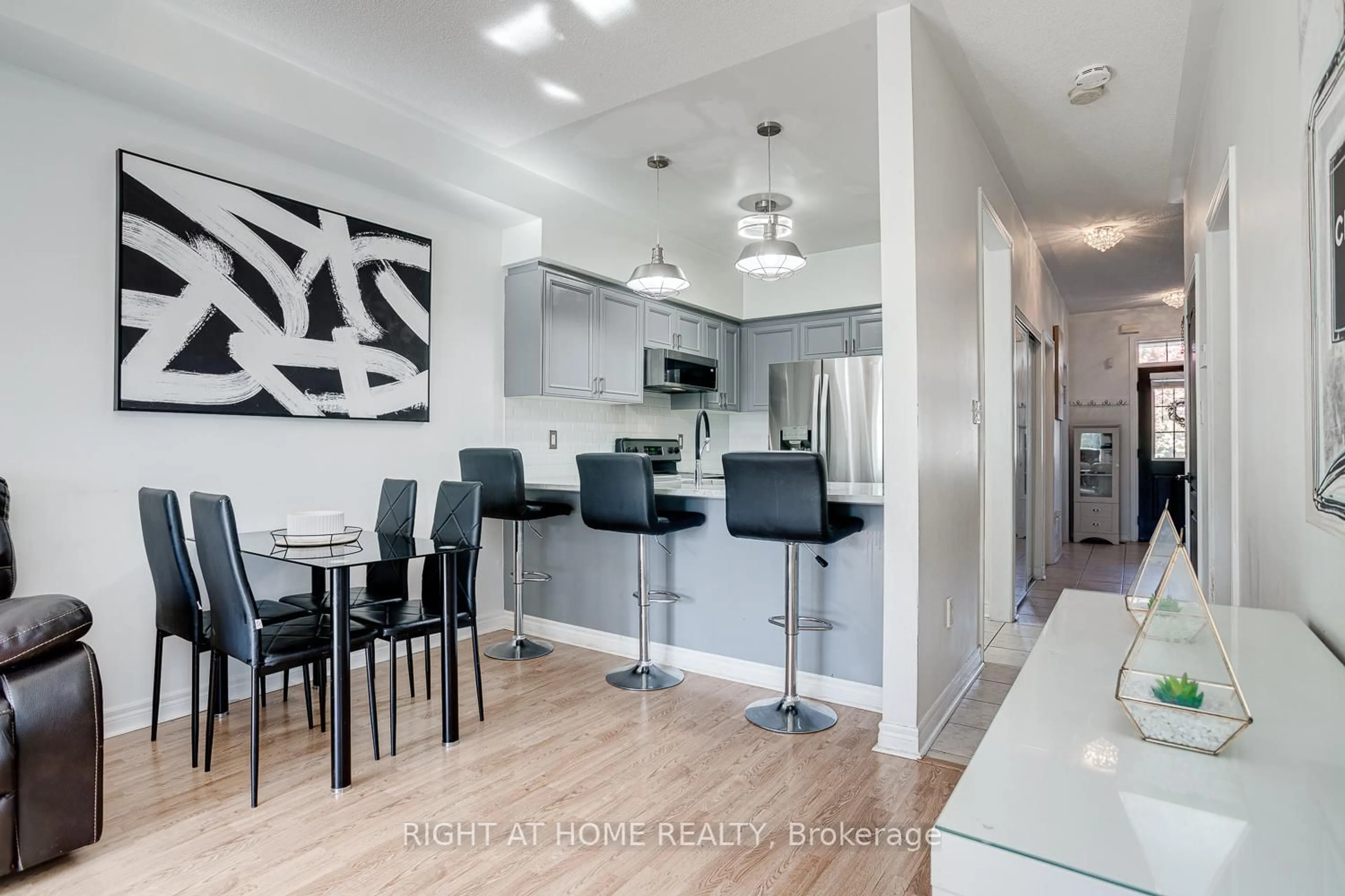 Open concept kitchen, unknown for 19 Niagara Dr #17, Oshawa Ontario L1G 8G2