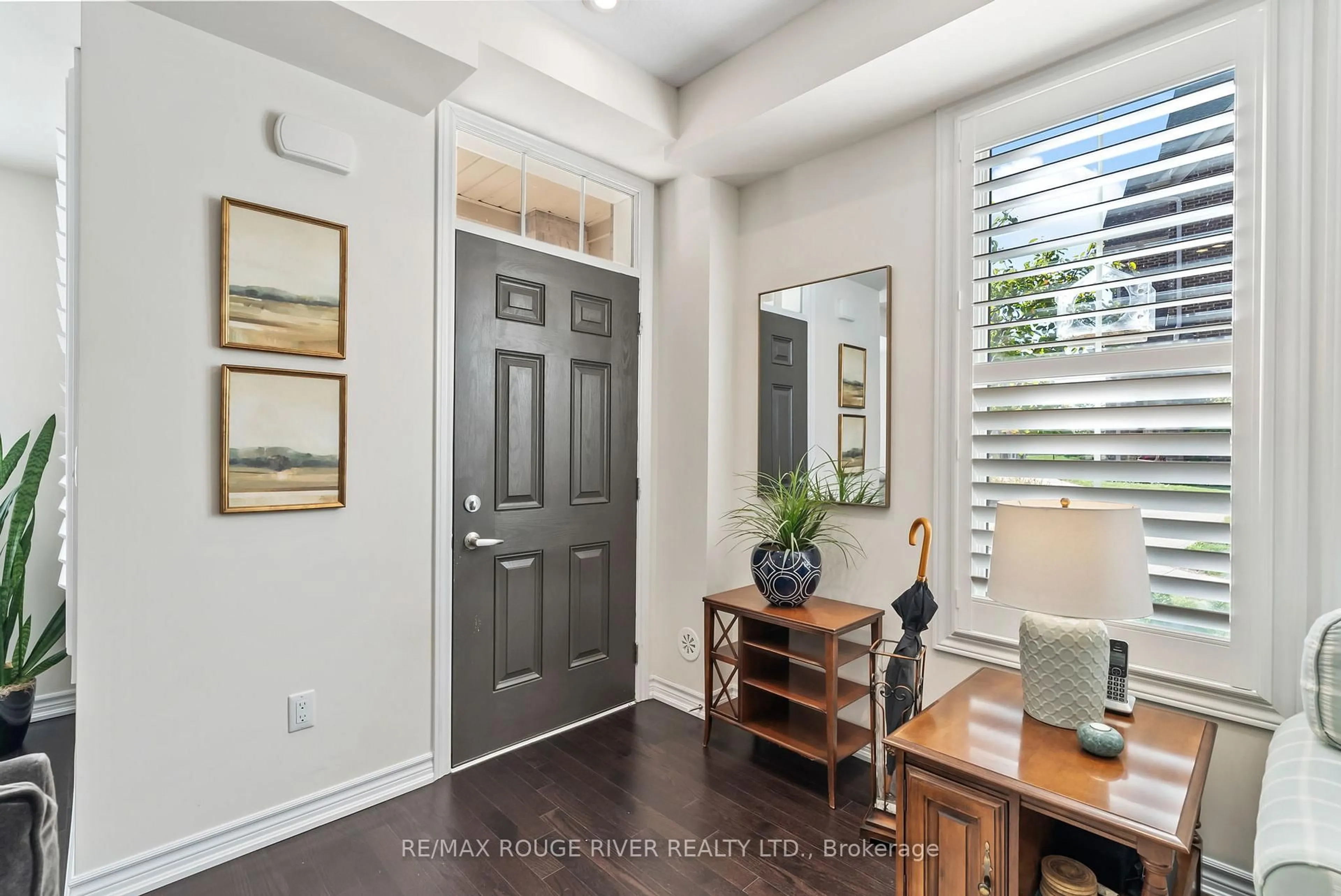 Indoor entryway for 1430 Gord Vinson Ave #48, Clarington Ontario L1E 0J6