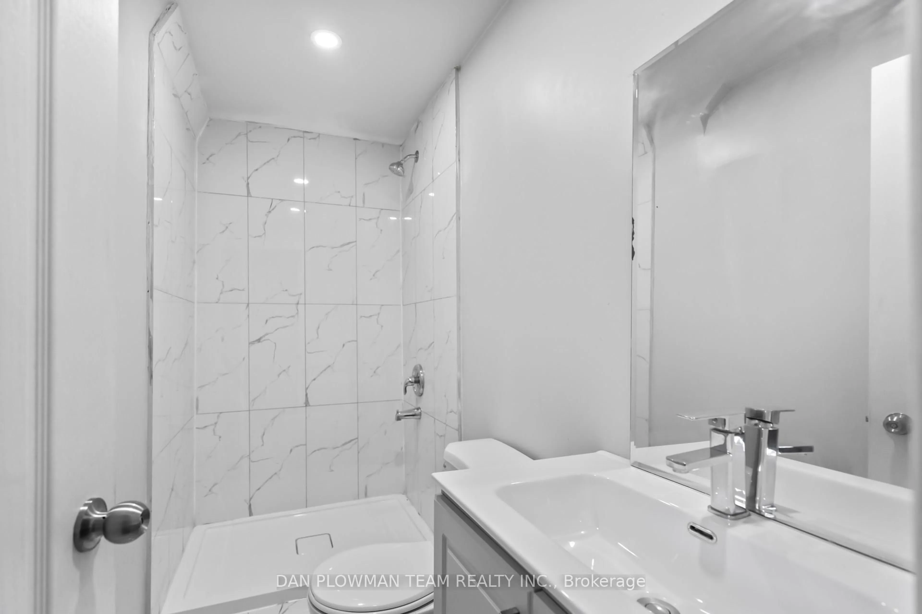 Standard bathroom, ceramic/tile floor for 3221 Regional Road 20 Rd, Clarington Ontario L0A 1K0