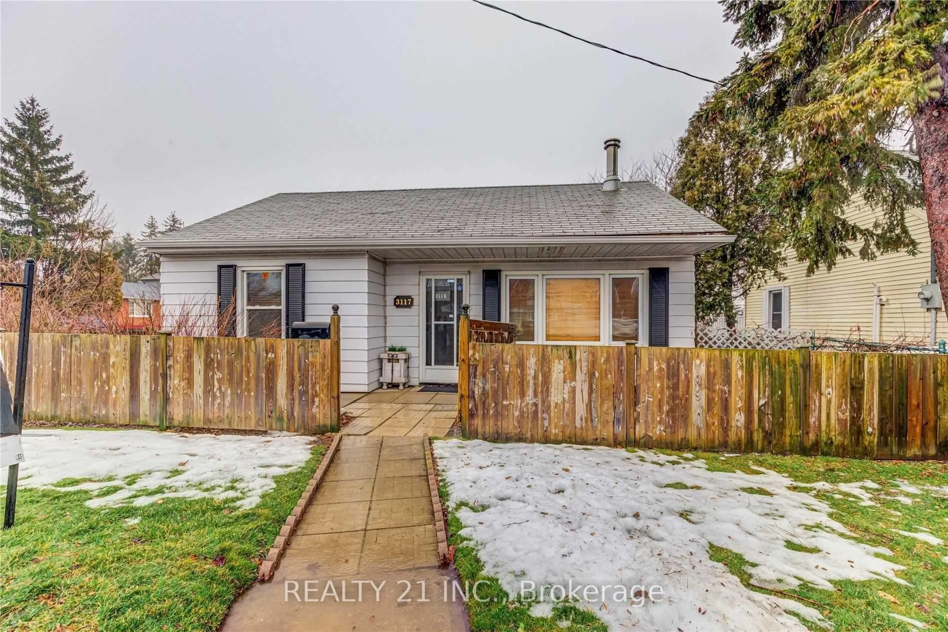 A pic from outside/outdoor area/front of a property/back of a property/a pic from drone, street for 3117 St Clair Ave, Toronto Ontario M1L 1T9