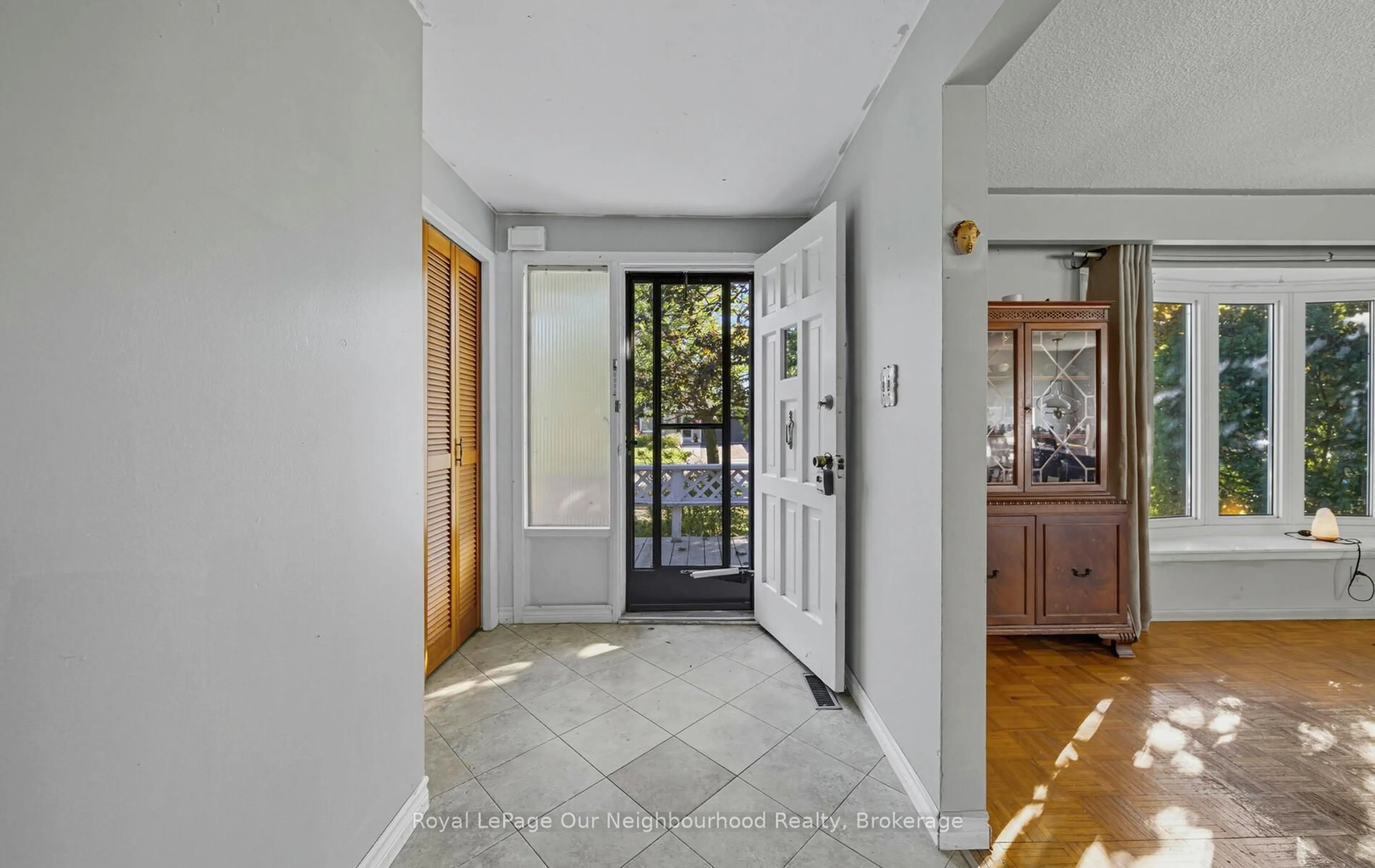 Indoor entryway for 26 Slater Cres, Ajax Ontario L1S 3J3