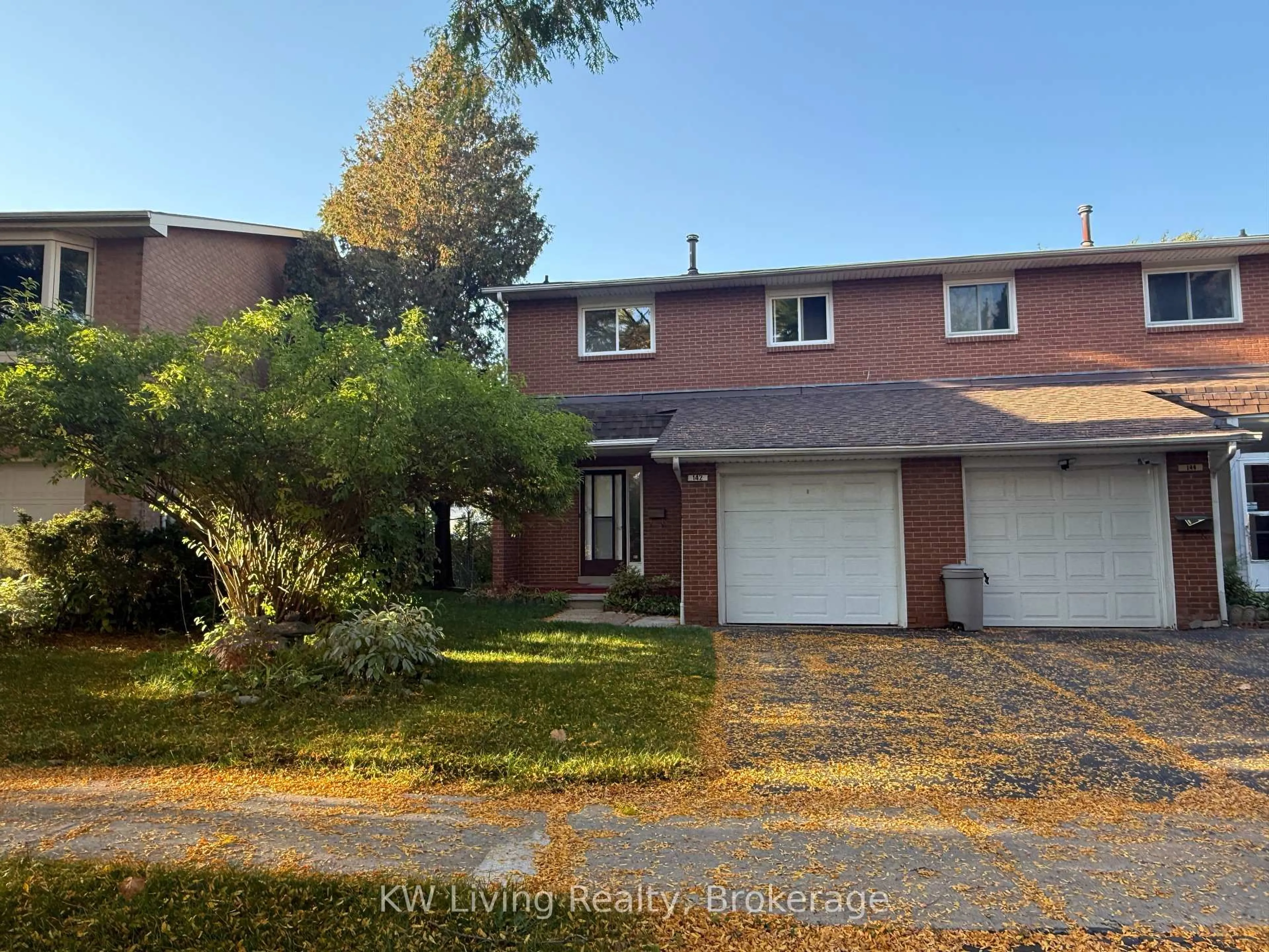 A pic from outside/outdoor area/front of a property/back of a property/a pic from drone, street for 142 Alexmuir Blvd, Toronto Ontario M1V 1K9