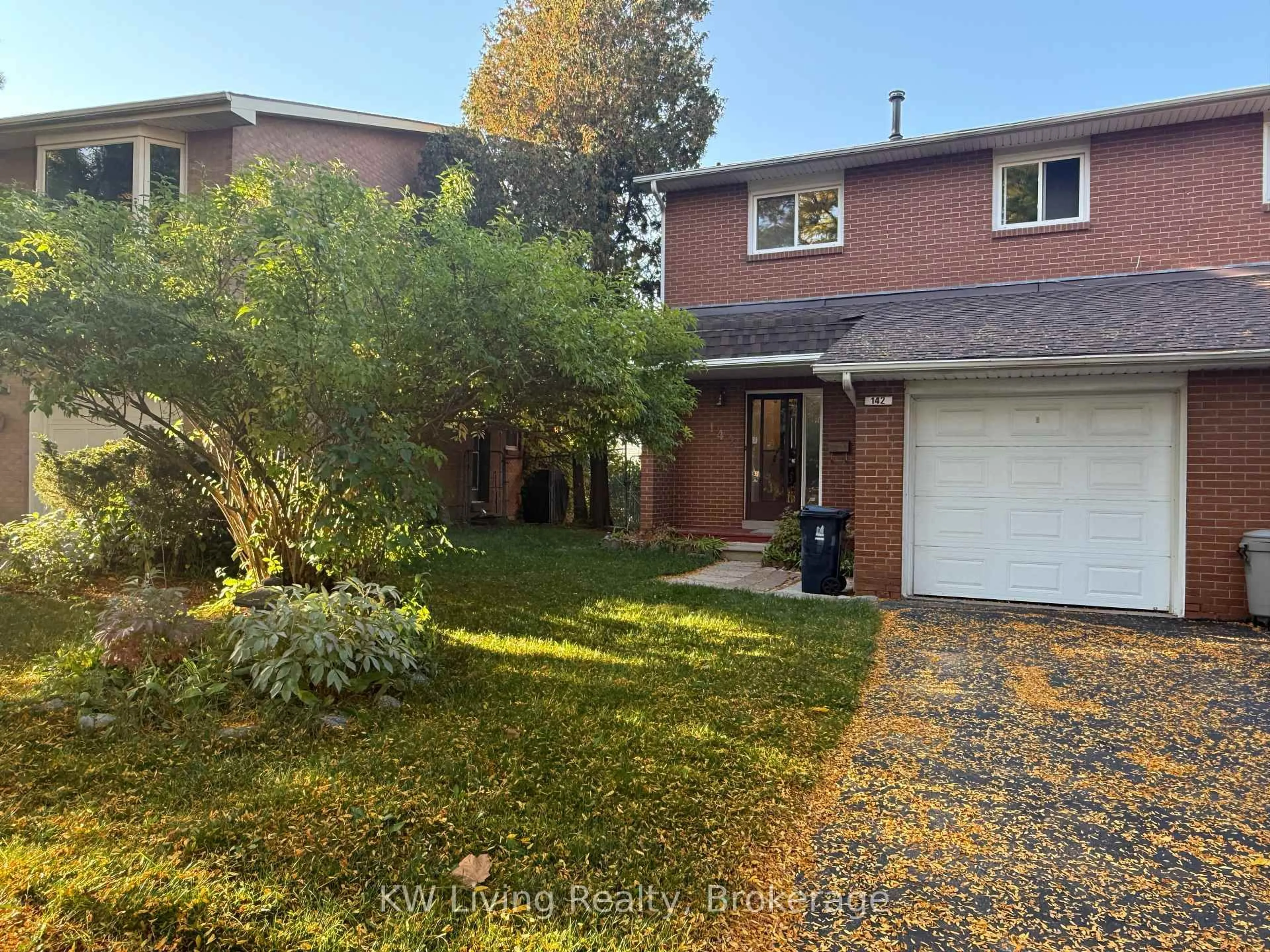 A pic from outside/outdoor area/front of a property/back of a property/a pic from drone, street for 142 Alexmuir Blvd, Toronto Ontario M1V 1K9