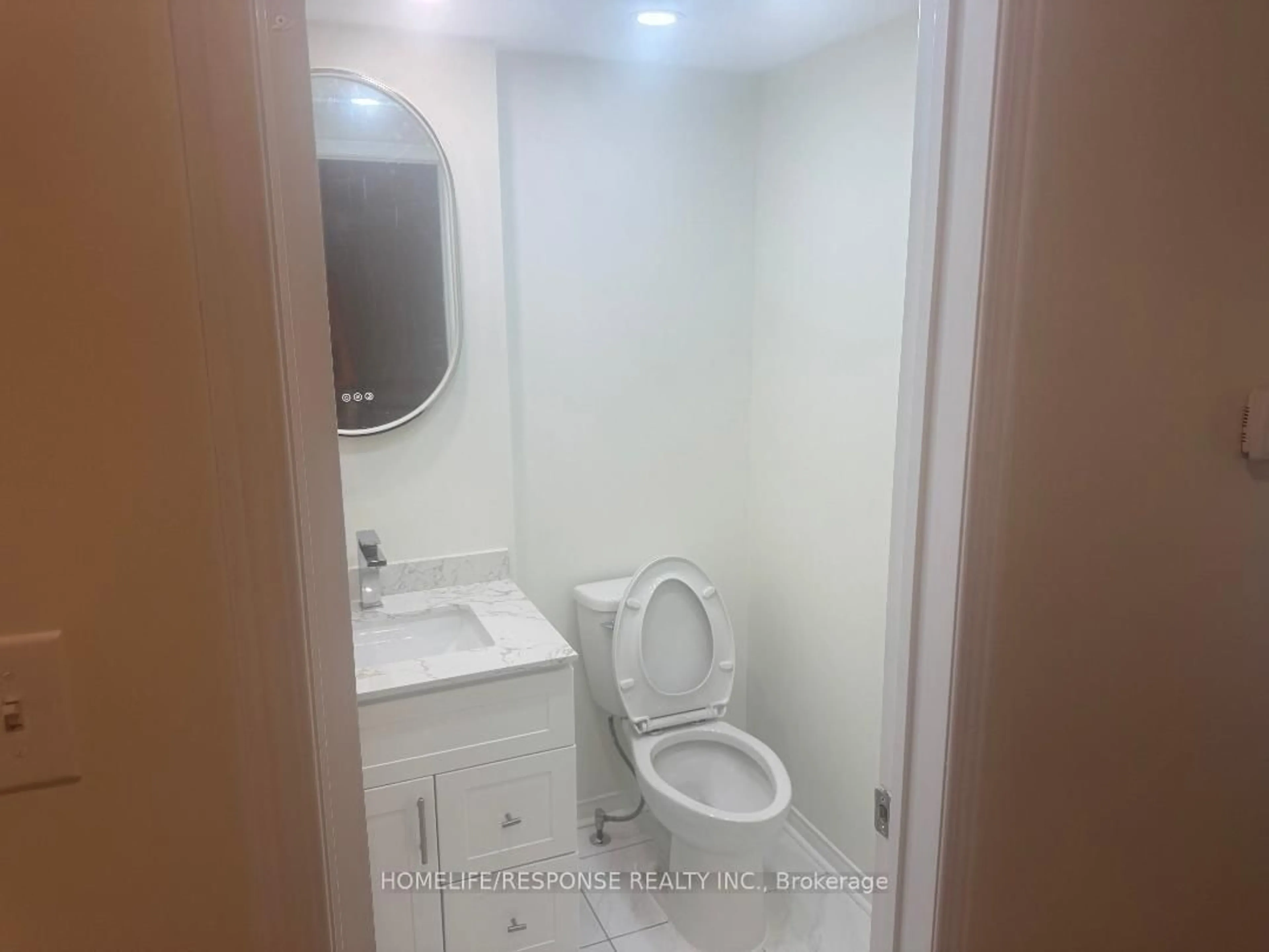 Standard bathroom, floor is not visible for 712 Warden Ave #50, Toronto Ontario M1L 4W4