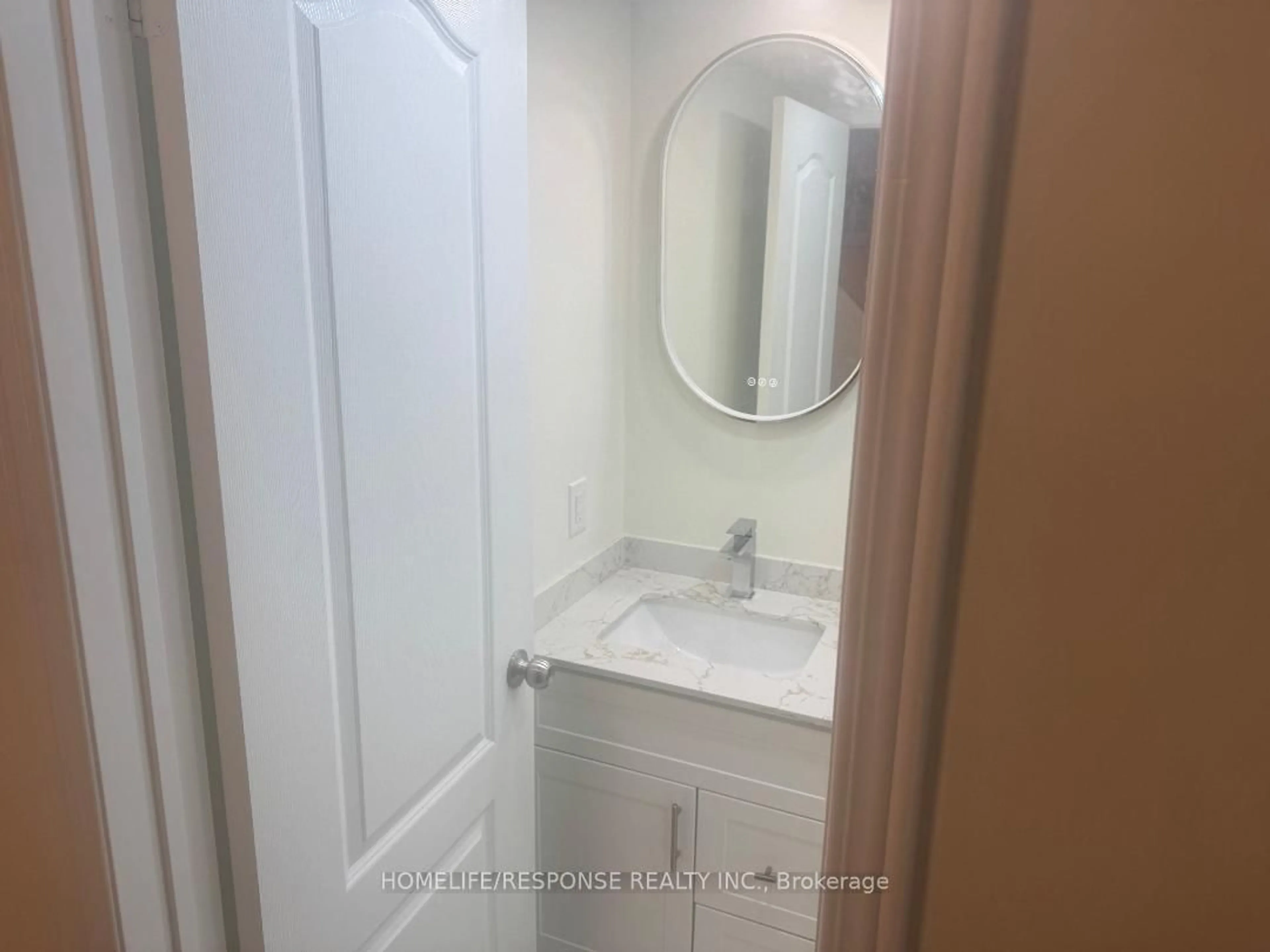Standard bathroom, floor is not visible for 712 Warden Ave #50, Toronto Ontario M1L 4W4