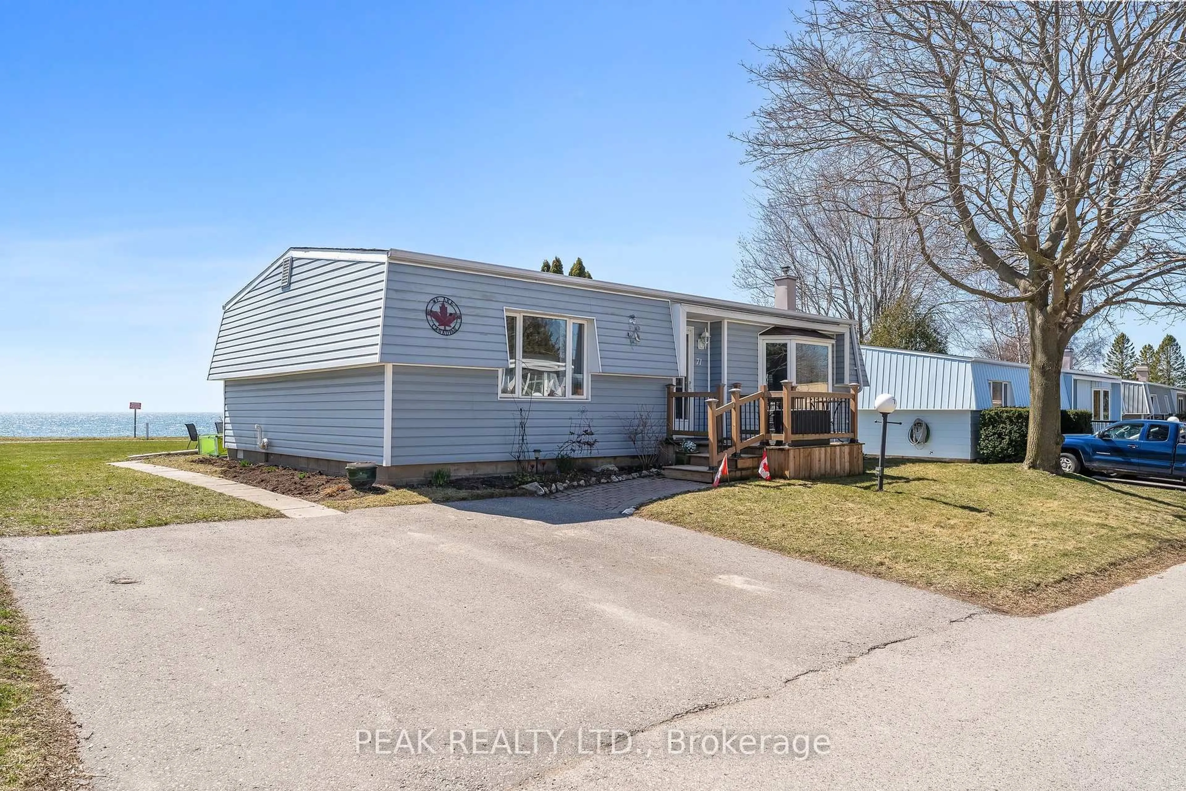 Home with vinyl exterior material, water/lake/river/ocean view for 71 Bluffs Rd, Clarington Ontario L1B 1A6