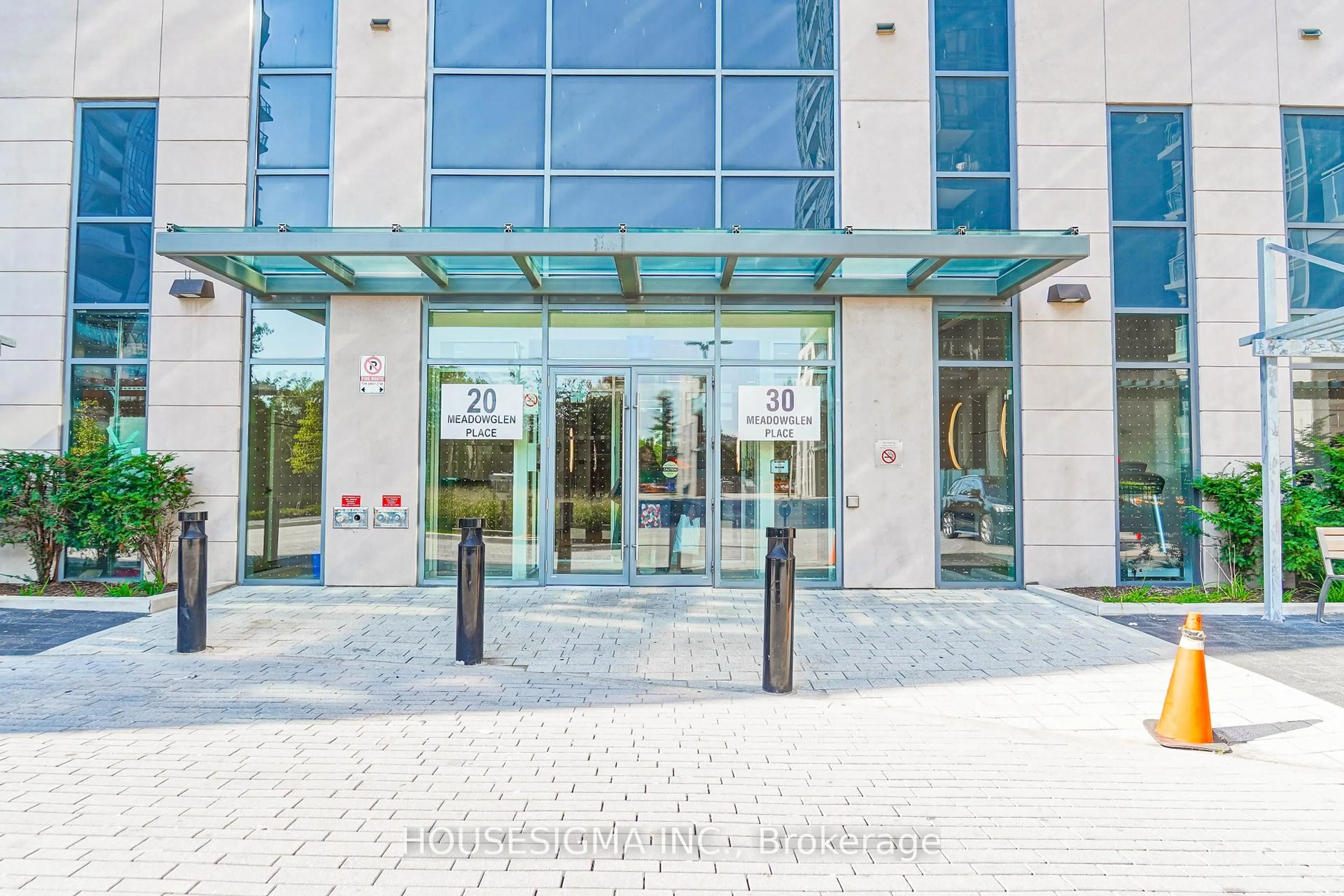 Indoor foyer for 20 Meadowglen Pl #226, Toronto Ontario M1G 0A9