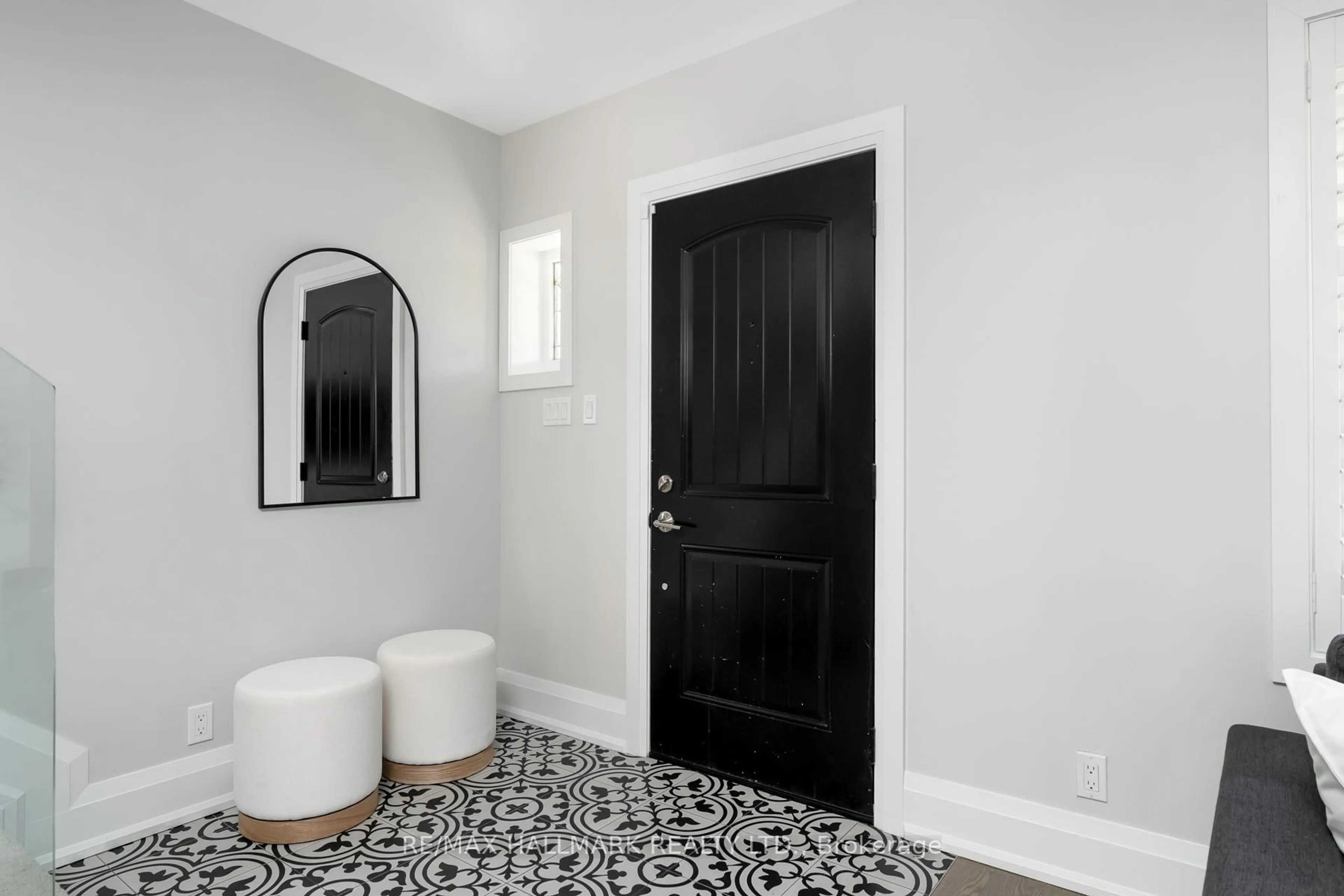 Indoor entryway for 29 Lesmount Ave, Toronto Ontario M4J 3V5