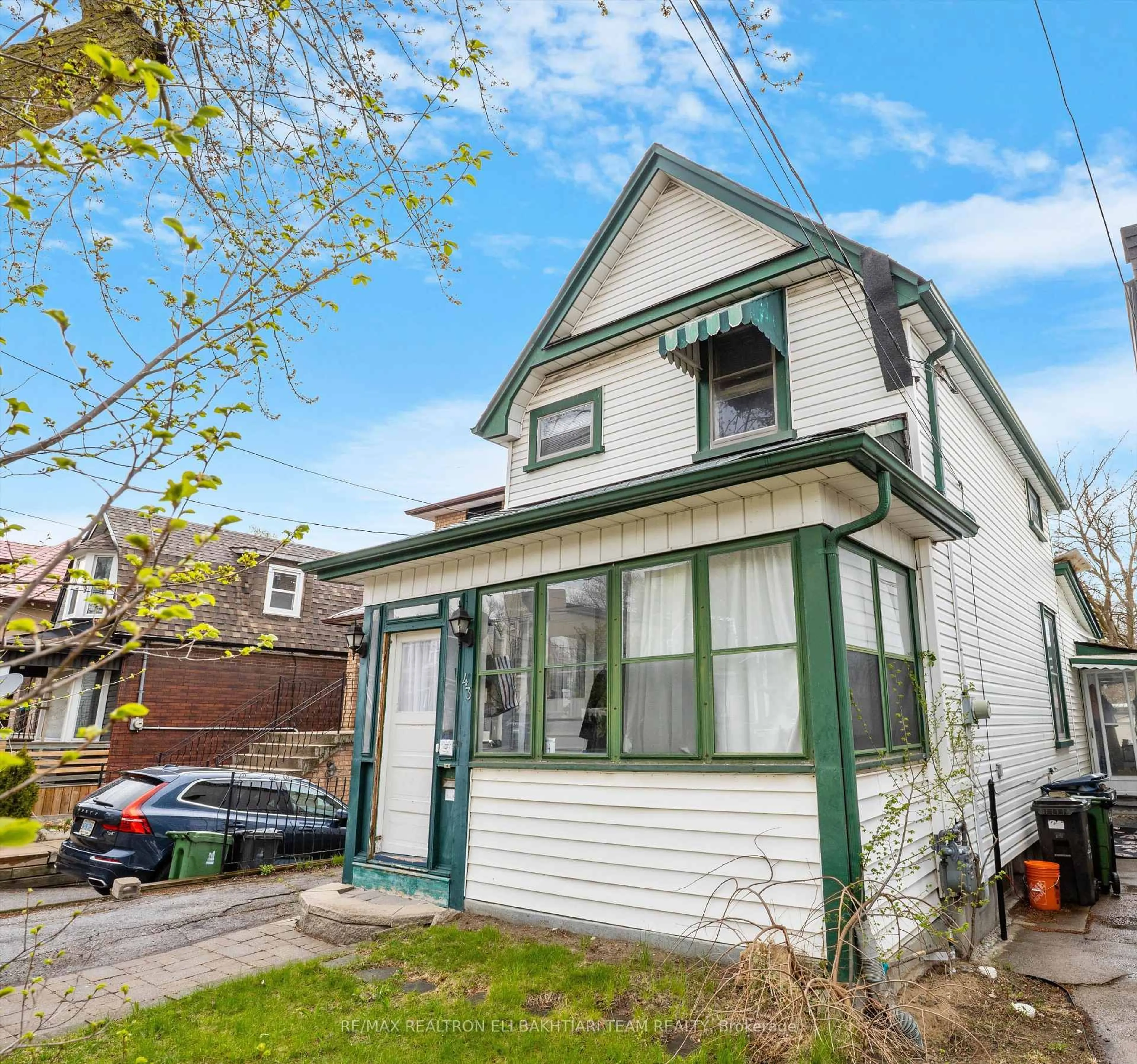 Home with vinyl exterior material, street for 43 King Edward Ave, Toronto Ontario M4C 5J5