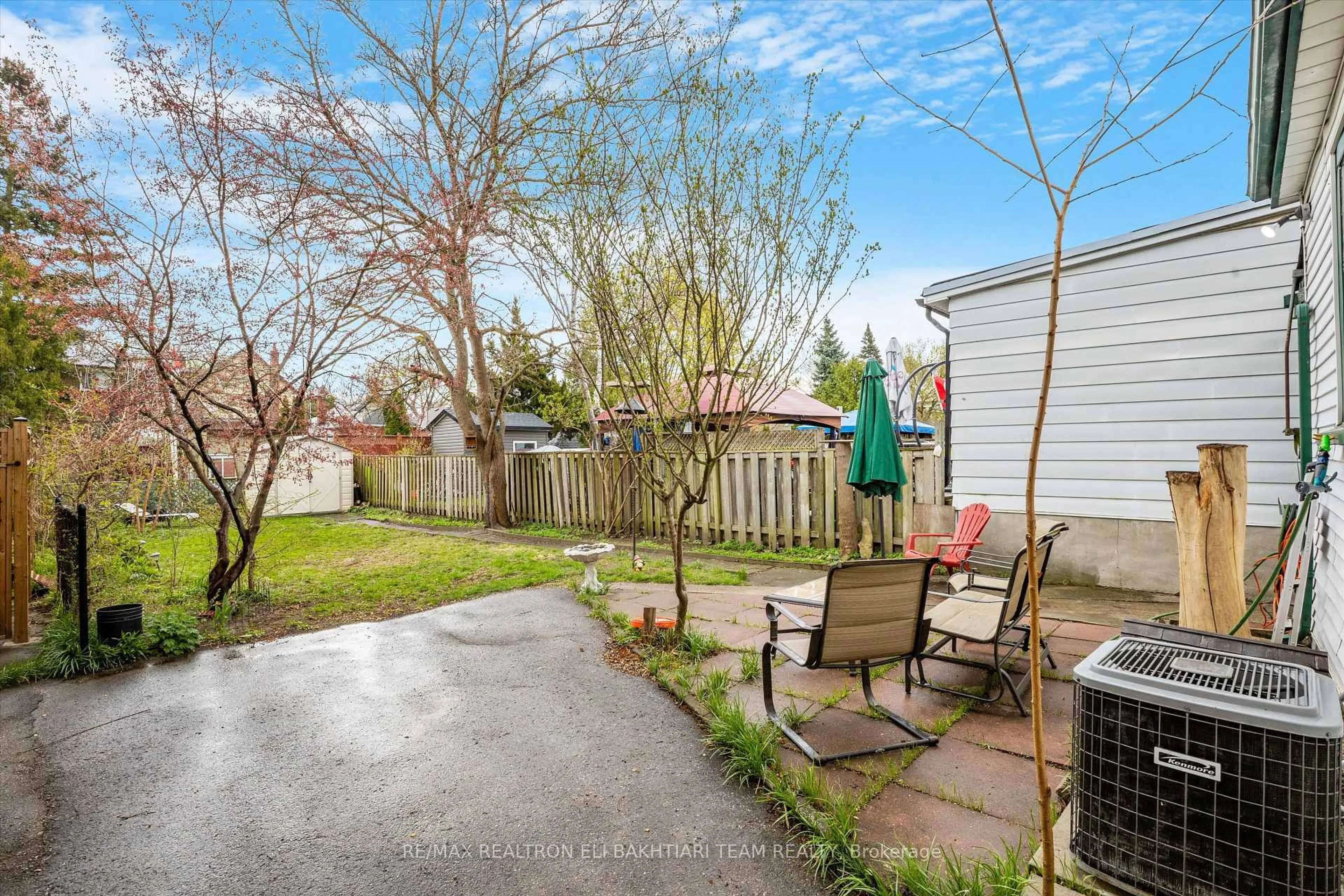 Patio, street for 43 King Edward Ave, Toronto Ontario M4C 5J5