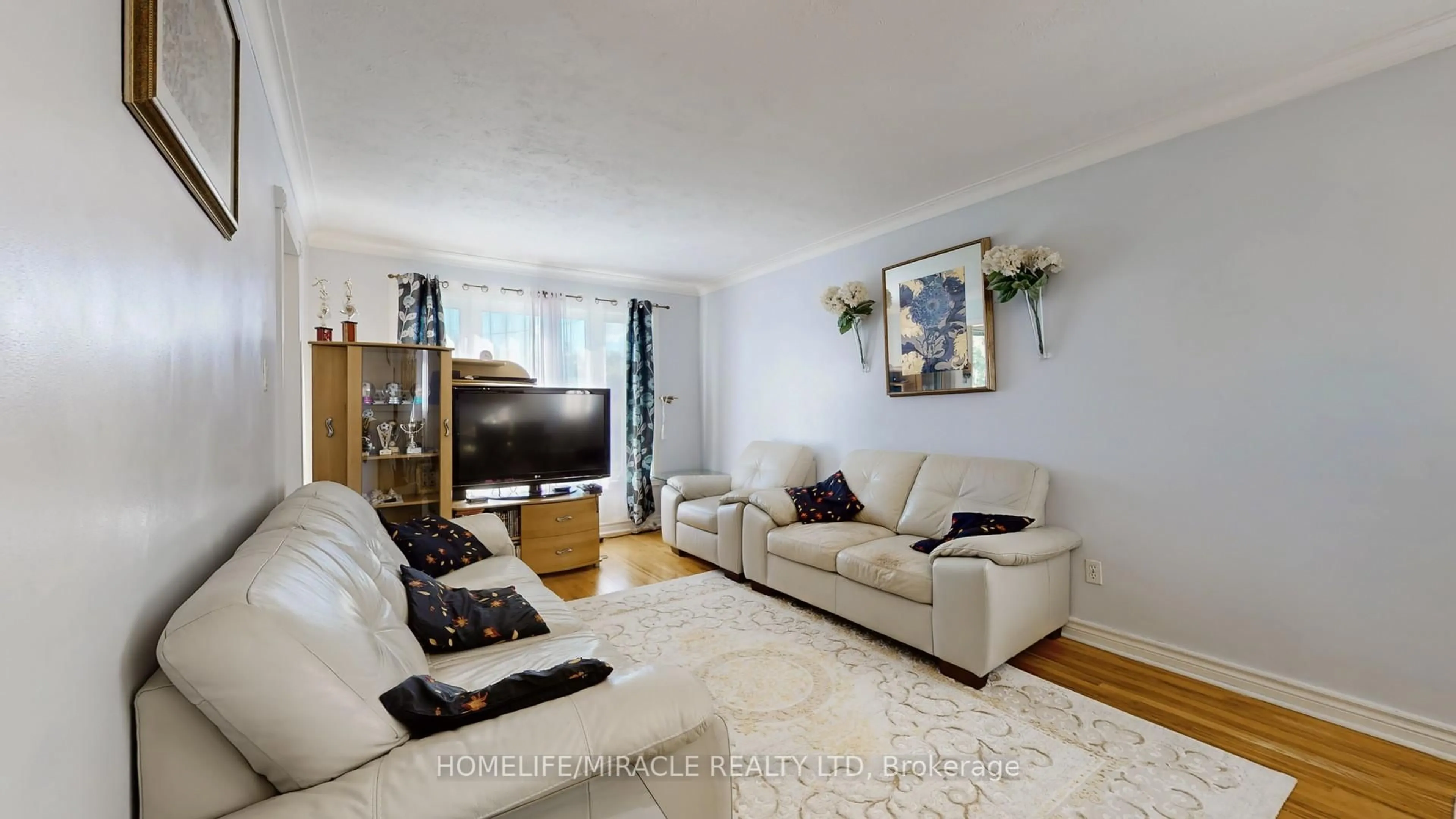 Living room with furniture, wood/laminate floor for 48 Frey Cres, Toronto Ontario M1R 2C7
