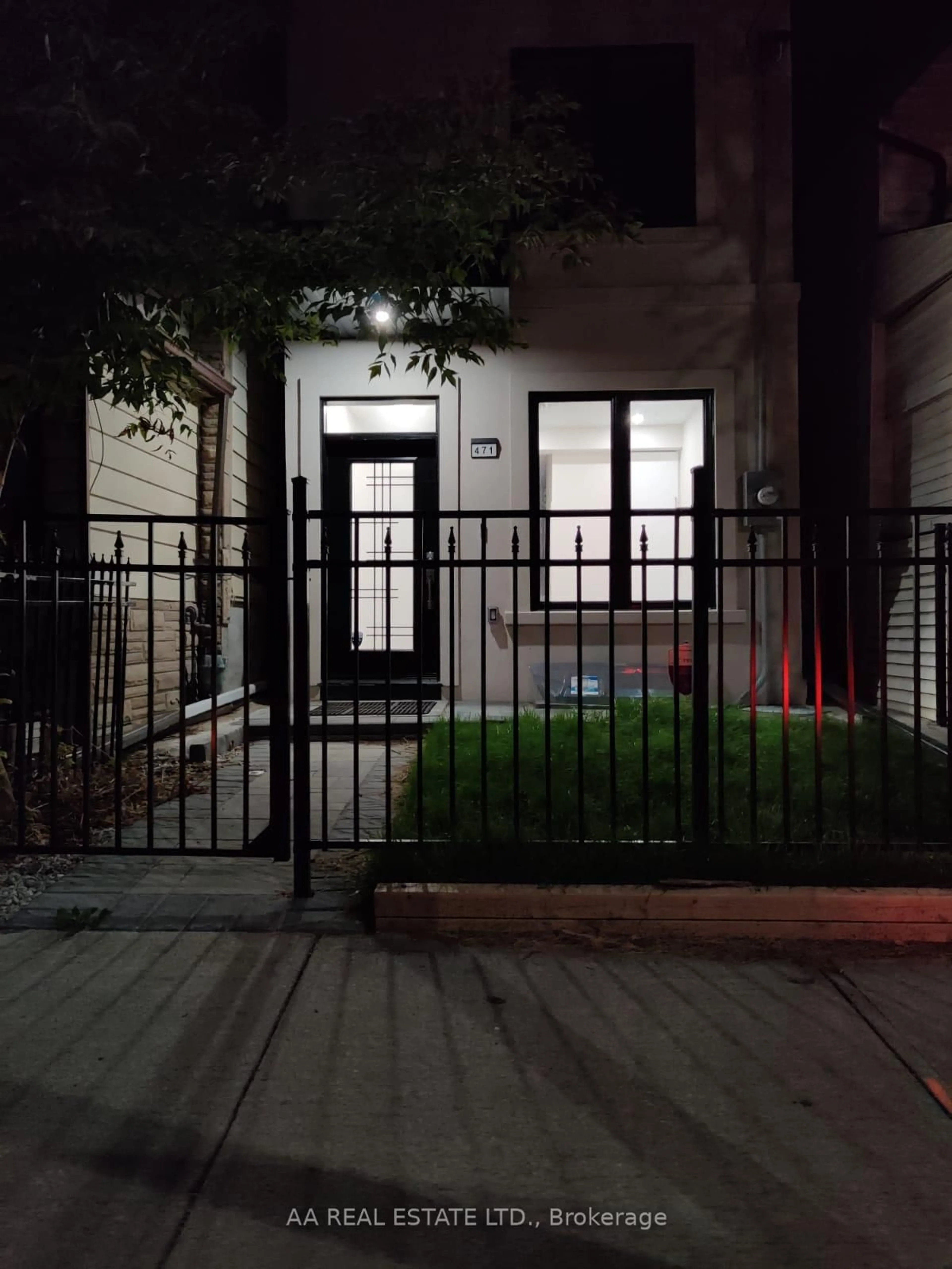 Unknown for 471 Jones Ave, Toronto Ontario M4J 3G7