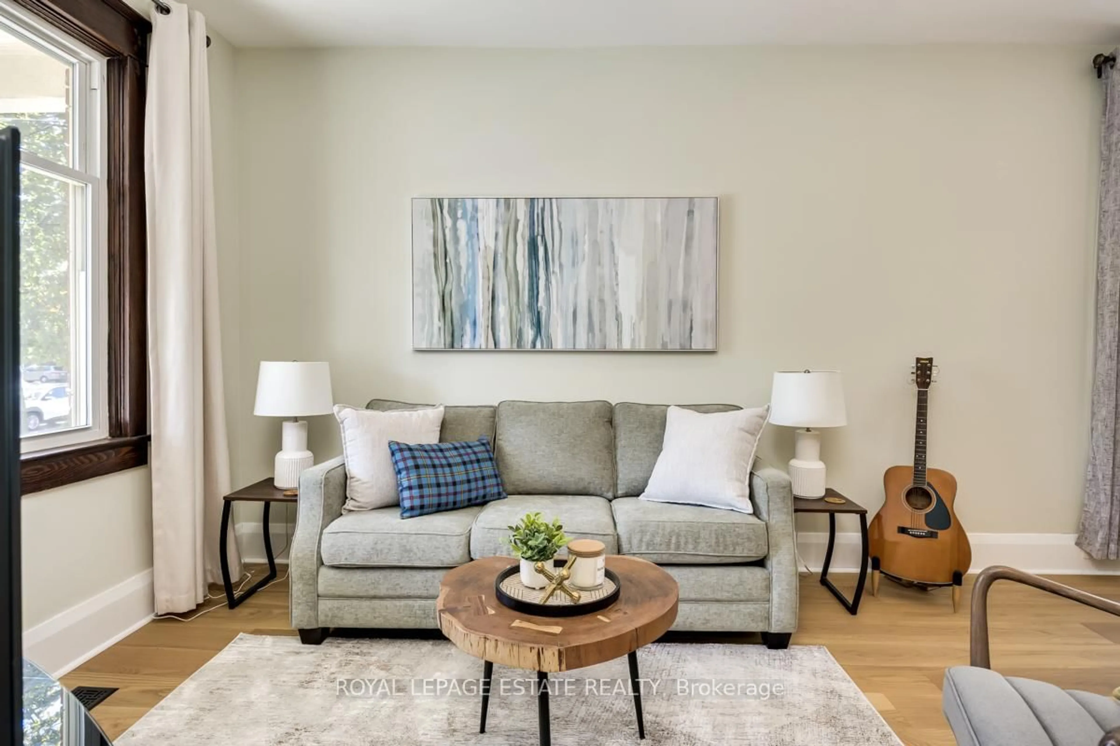 Living room with furniture, unknown for 532 Glebeholme Blvd, Toronto Ontario M4C 1V4