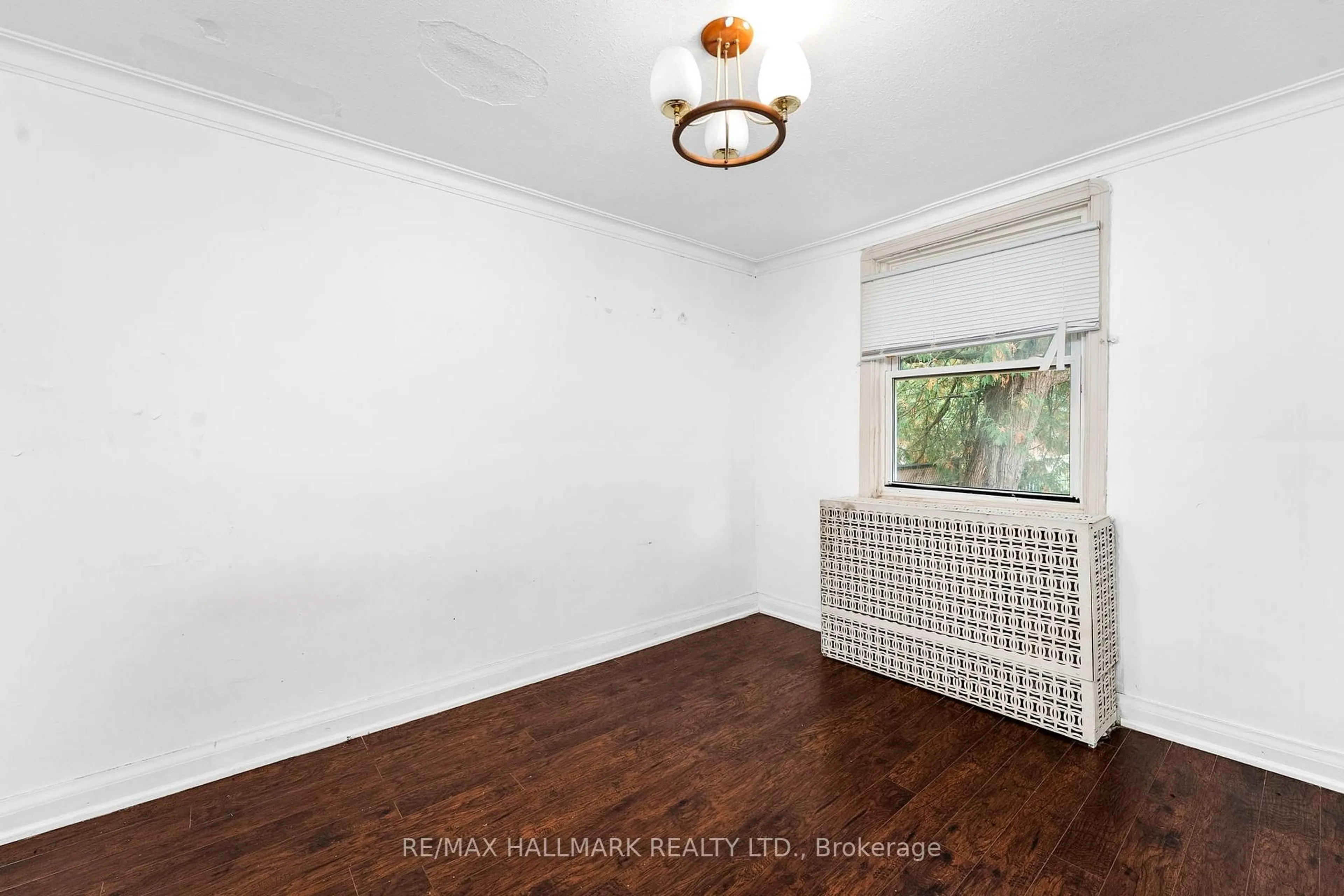 A pic of a room for 21 Plaxton Dr, Toronto Ontario M4B 2P6