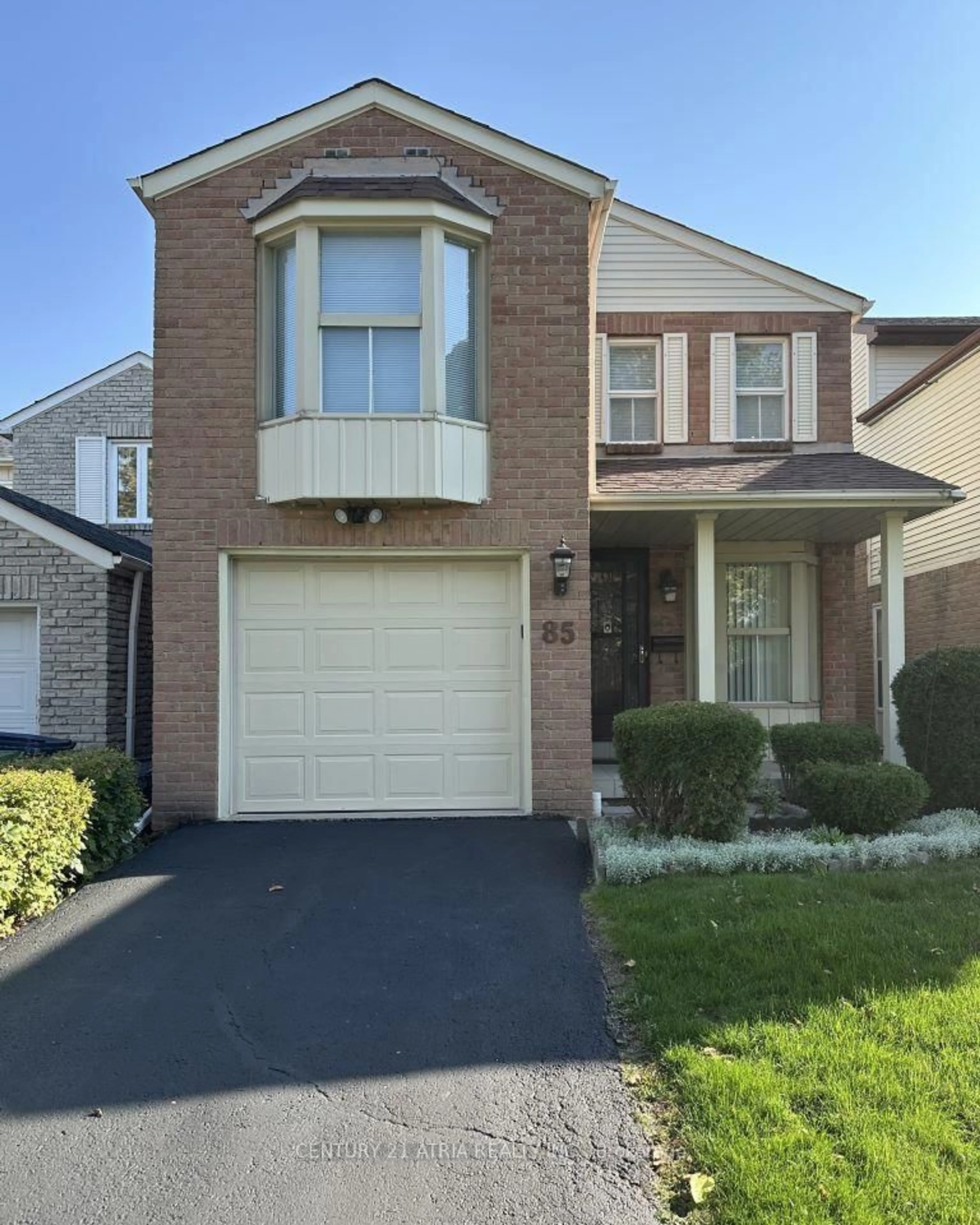 Home with vinyl exterior material, street for 85 Sandyhook Sq, Toronto Ontario M1W 3N6