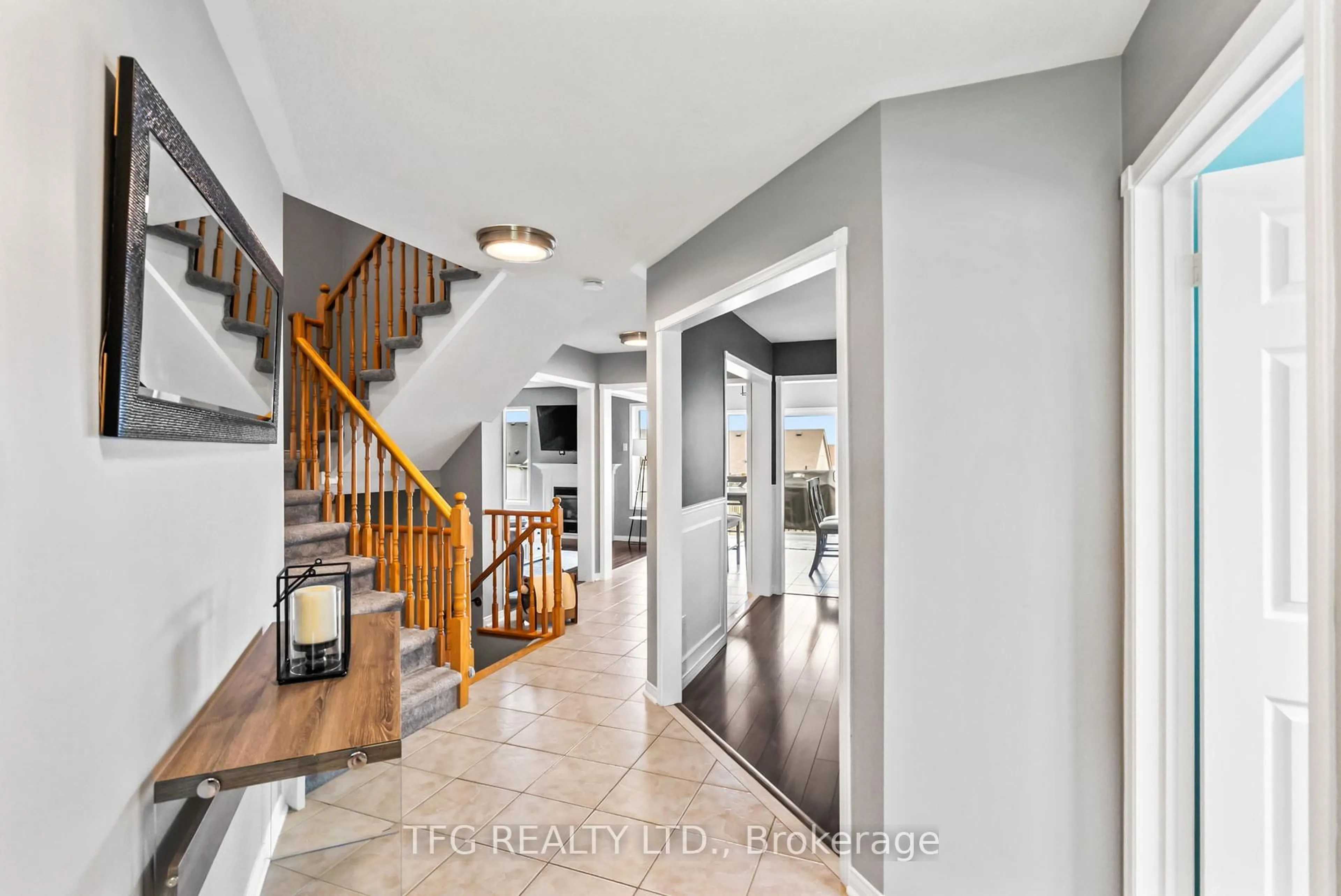 Indoor entryway for 1187 Ashgrove Cres, Oshawa Ontario L1K 3A4