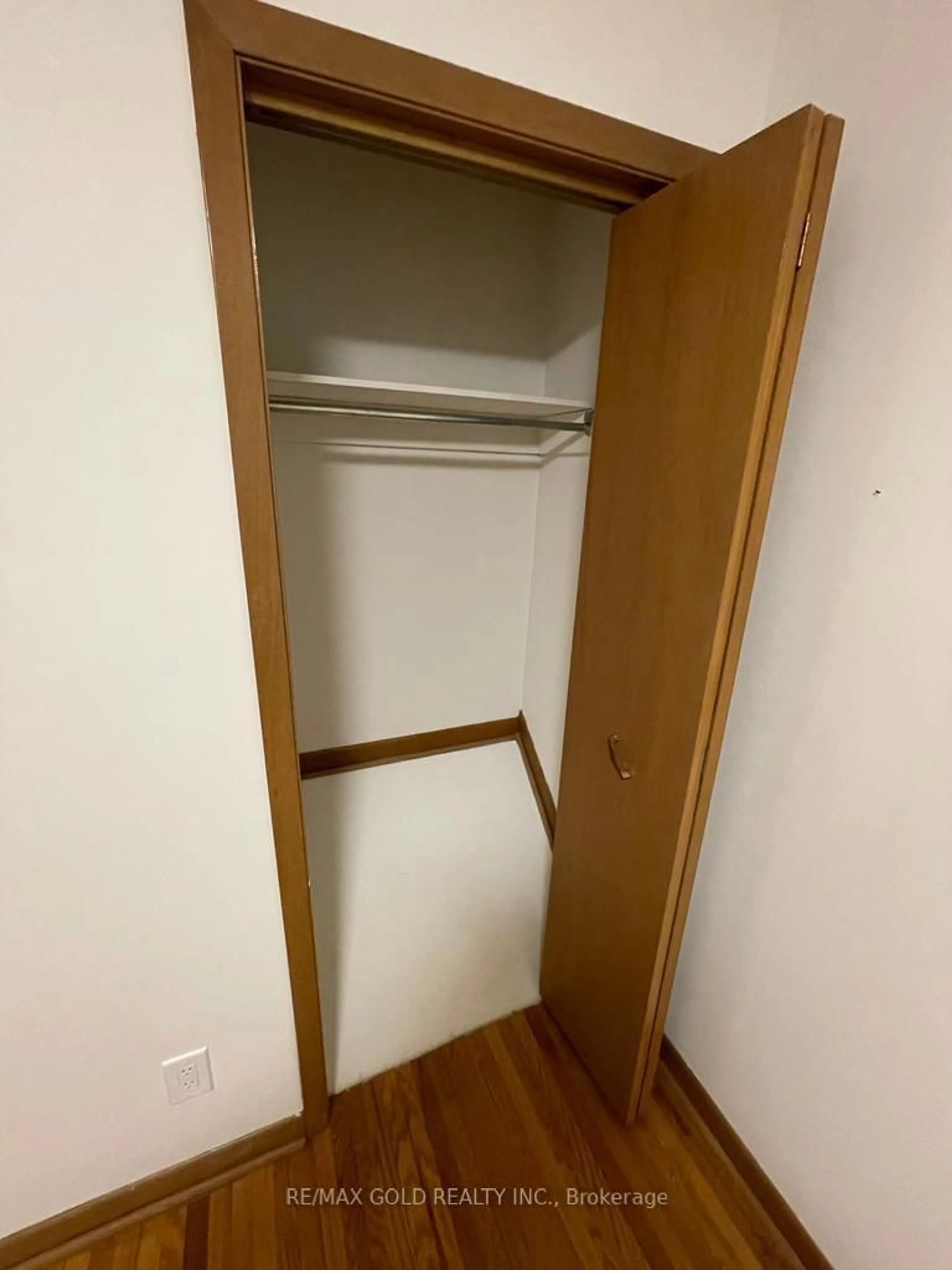 Storage room or clothes room or walk-in closet for 39 Magnolia Ave, Toronto Ontario M1K 3K3