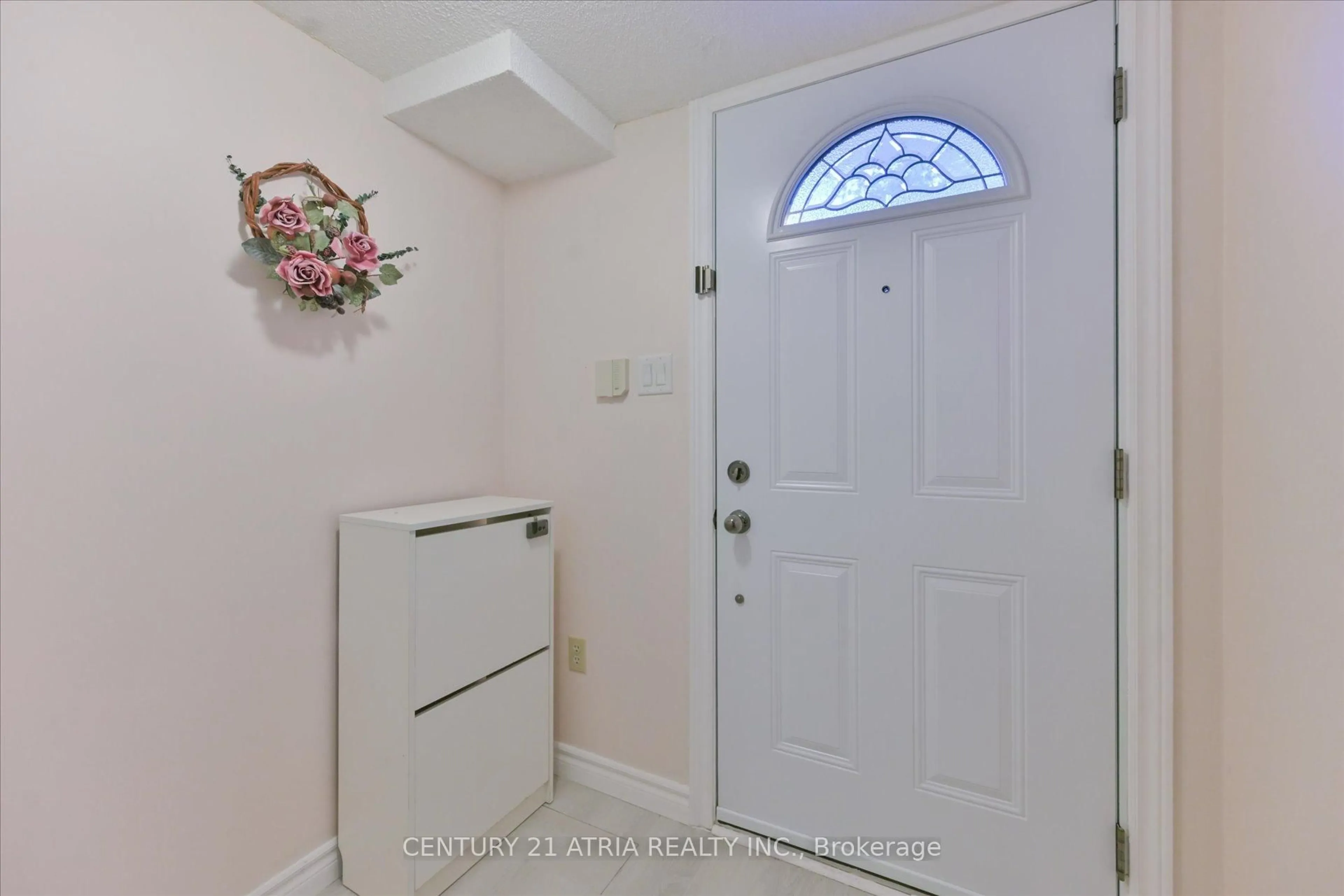 Indoor entryway for 3500 Brimely Rd #2, Toronto Ontario M1V 5K6