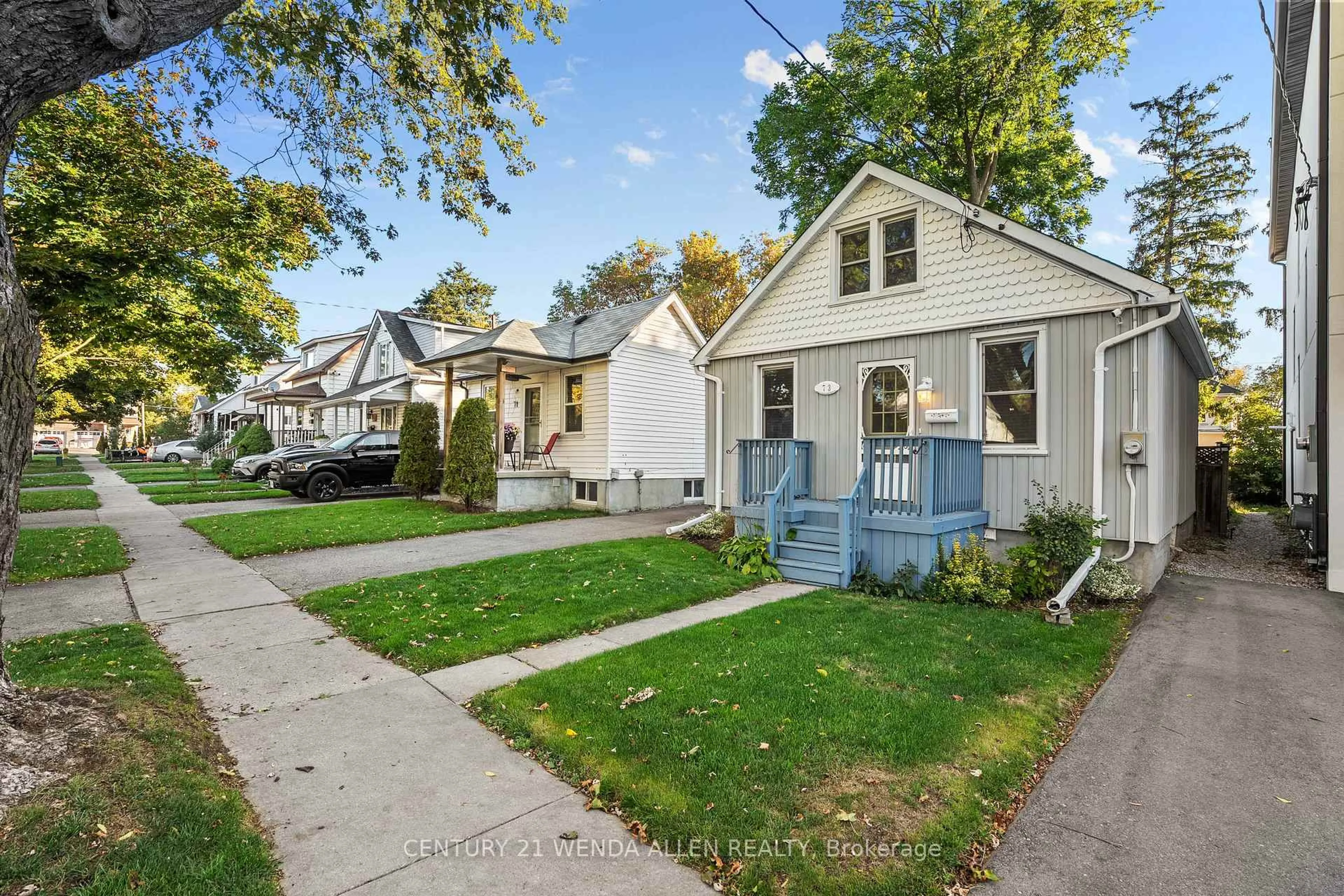 A pic from outside/outdoor area/front of a property/back of a property/a pic from drone, street for 73 Montrave Ave, Oshawa Ontario L1J 4R6