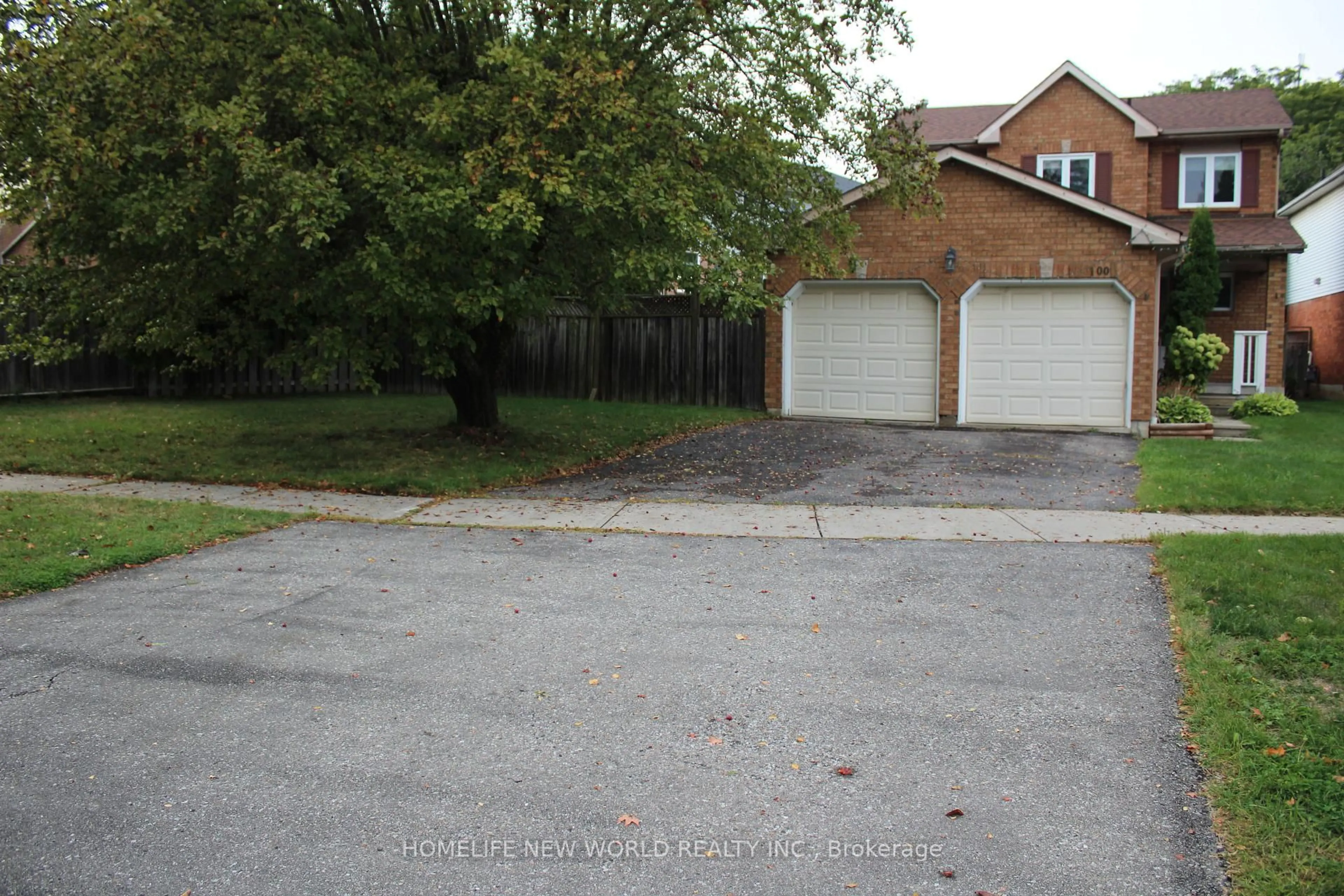 Unknown for 100 Bassett Blvd, Whitby Ontario L1N 8X3