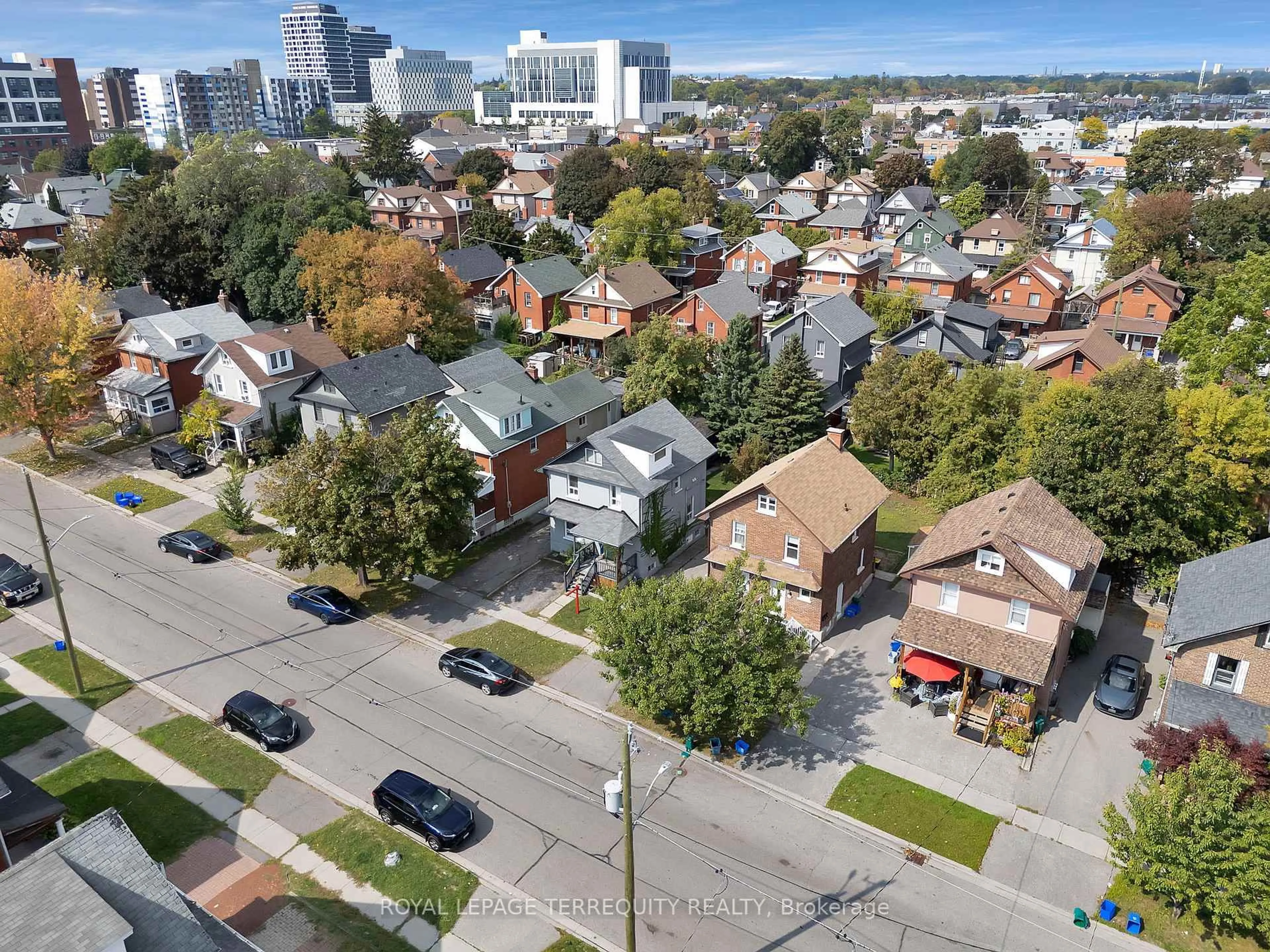 A pic from outside/outdoor area/front of a property/back of a property/a pic from drone, street for 246 Bruce St, Oshawa Ontario L1H 1R5