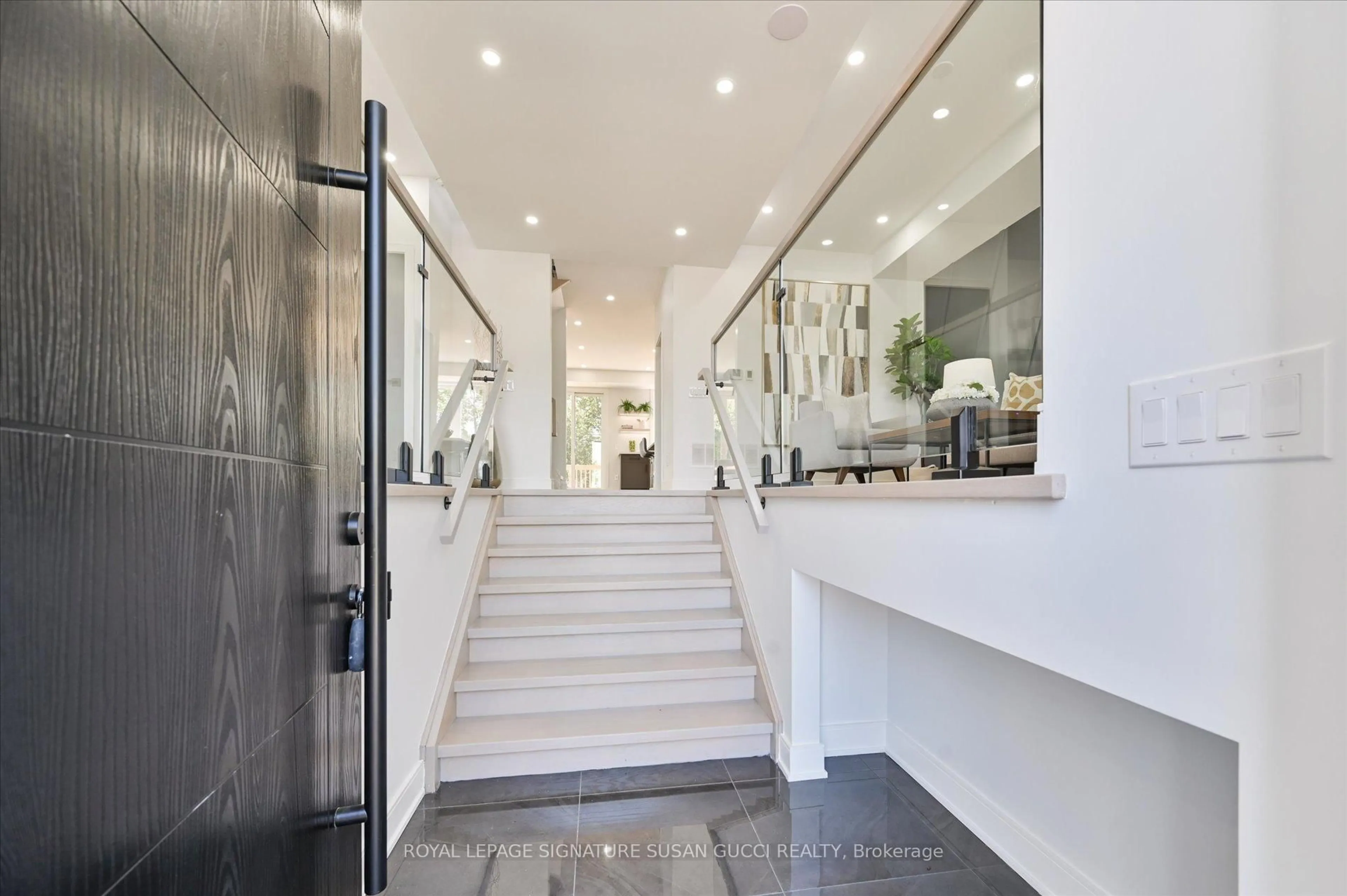 Indoor foyer for 354 Woodmount Ave, Toronto Ontario M4C 4A5