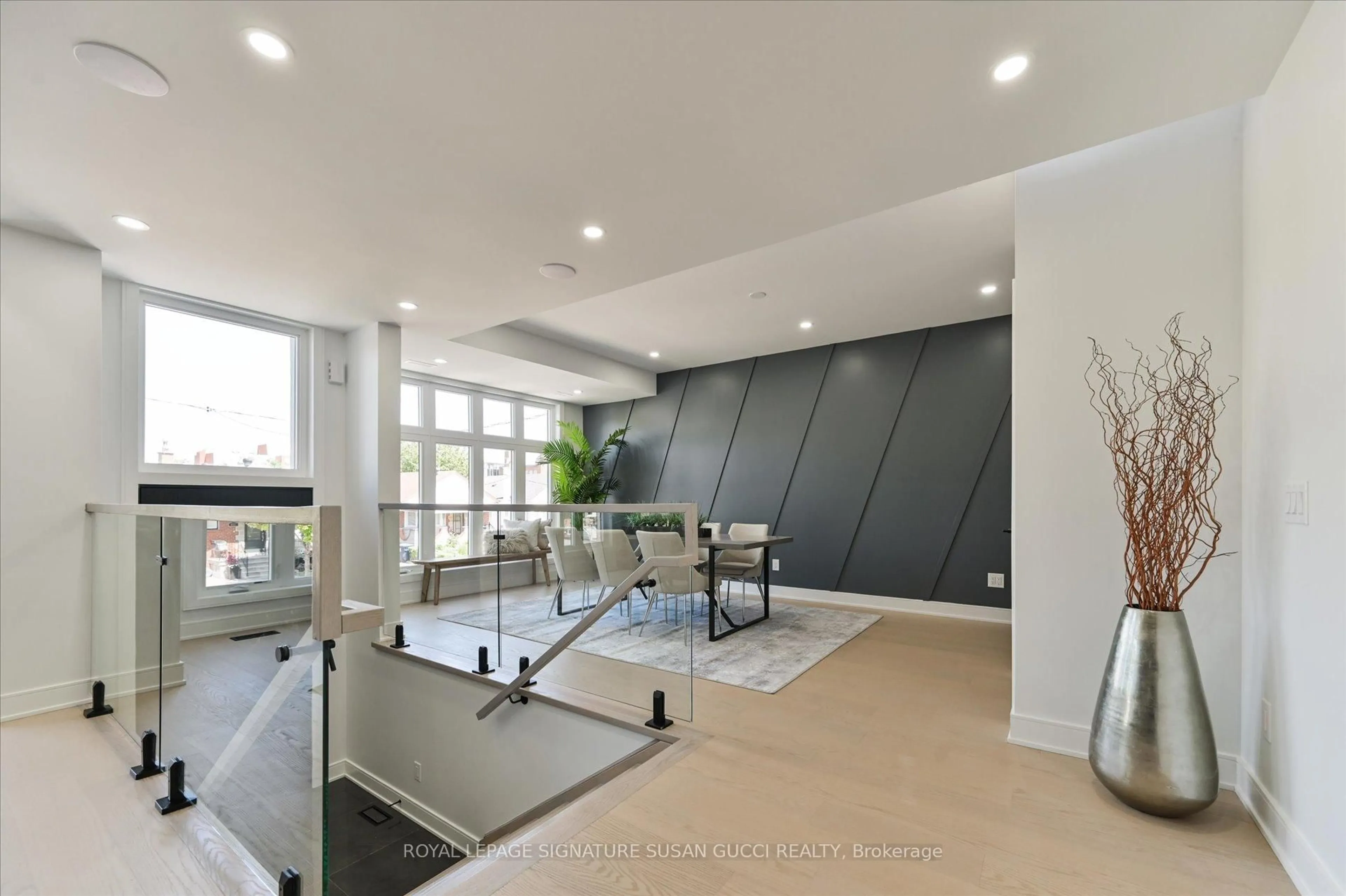 Indoor foyer for 354 Woodmount Ave, Toronto Ontario M4C 4A5