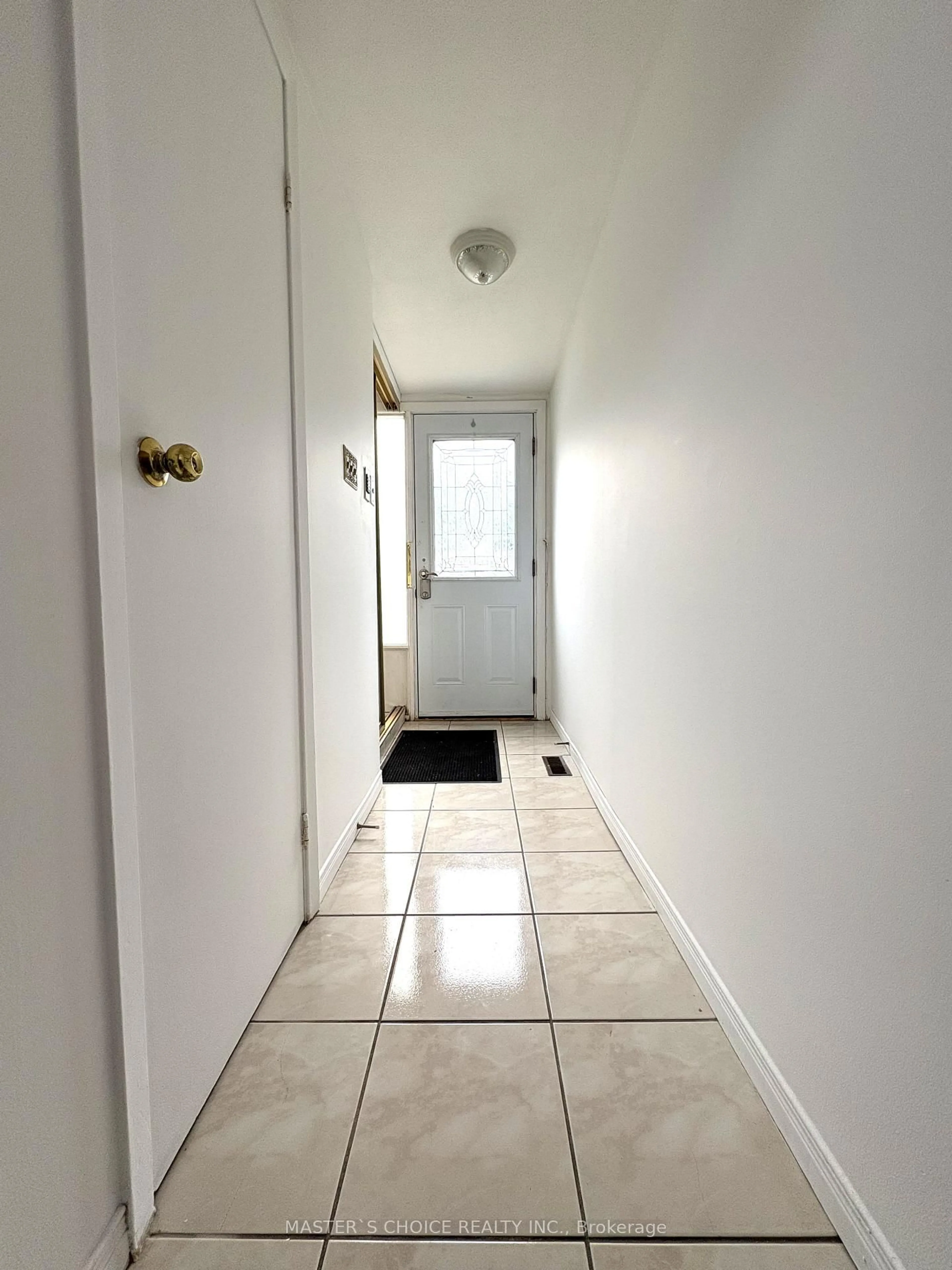 Indoor entryway for 166 Collingsbrook Blvd, Toronto Ontario M1W 1M7