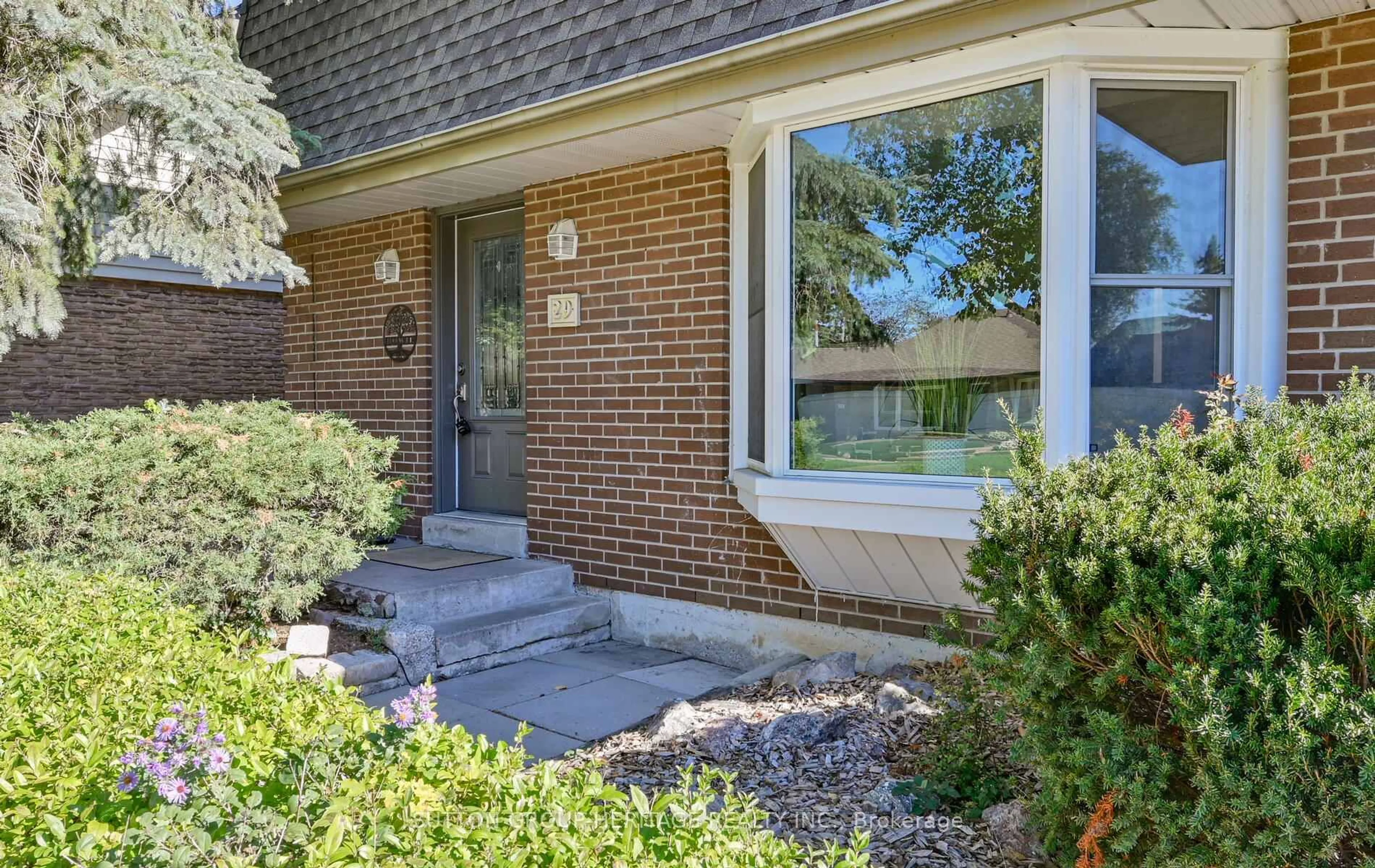 Unknown for 29 Glenmount Crt, Whitby Ontario L1N 5M7