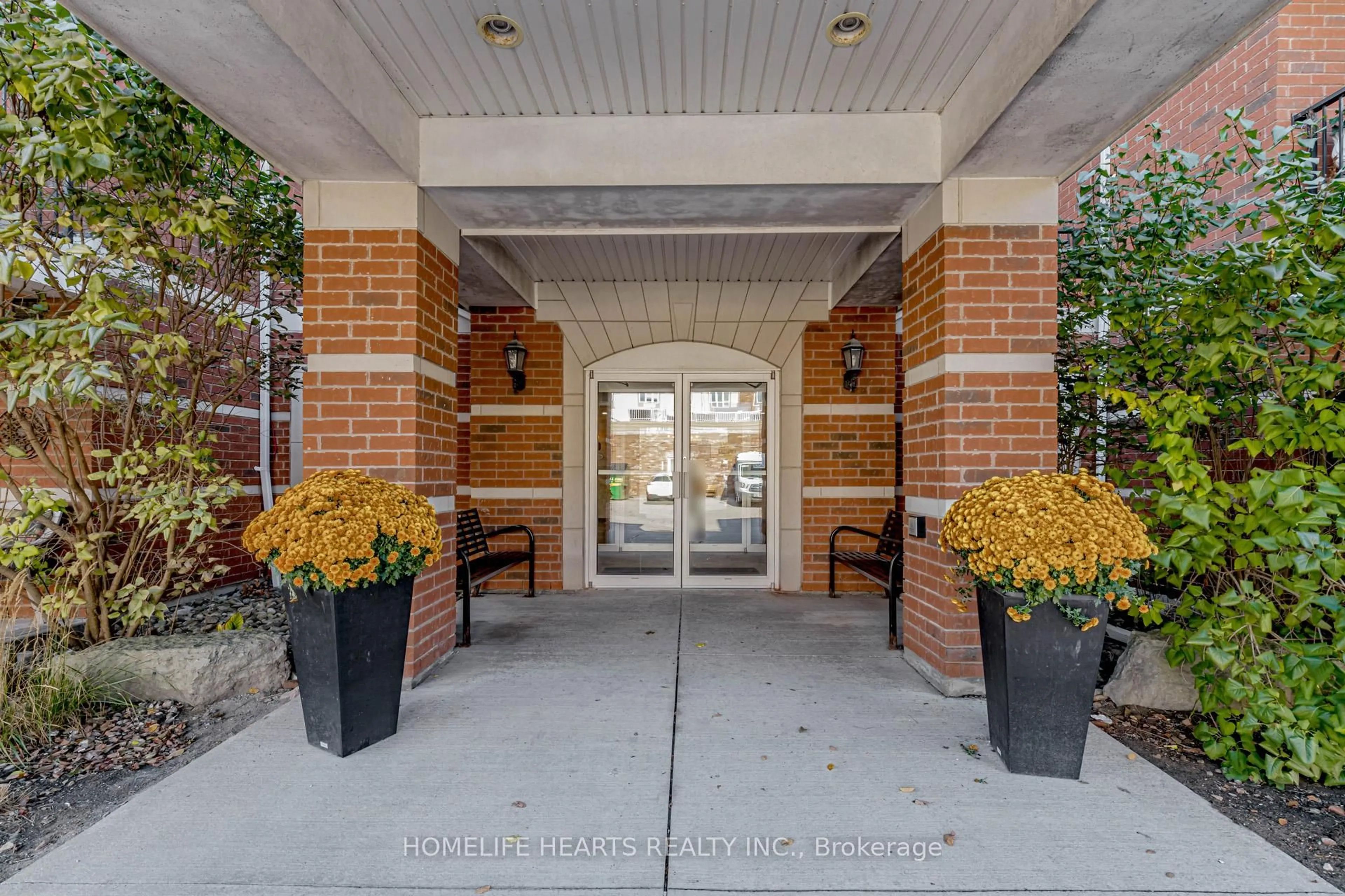 Indoor foyer for 61 Clarington Blvd #315, Clarington Ontario L1C 0A1