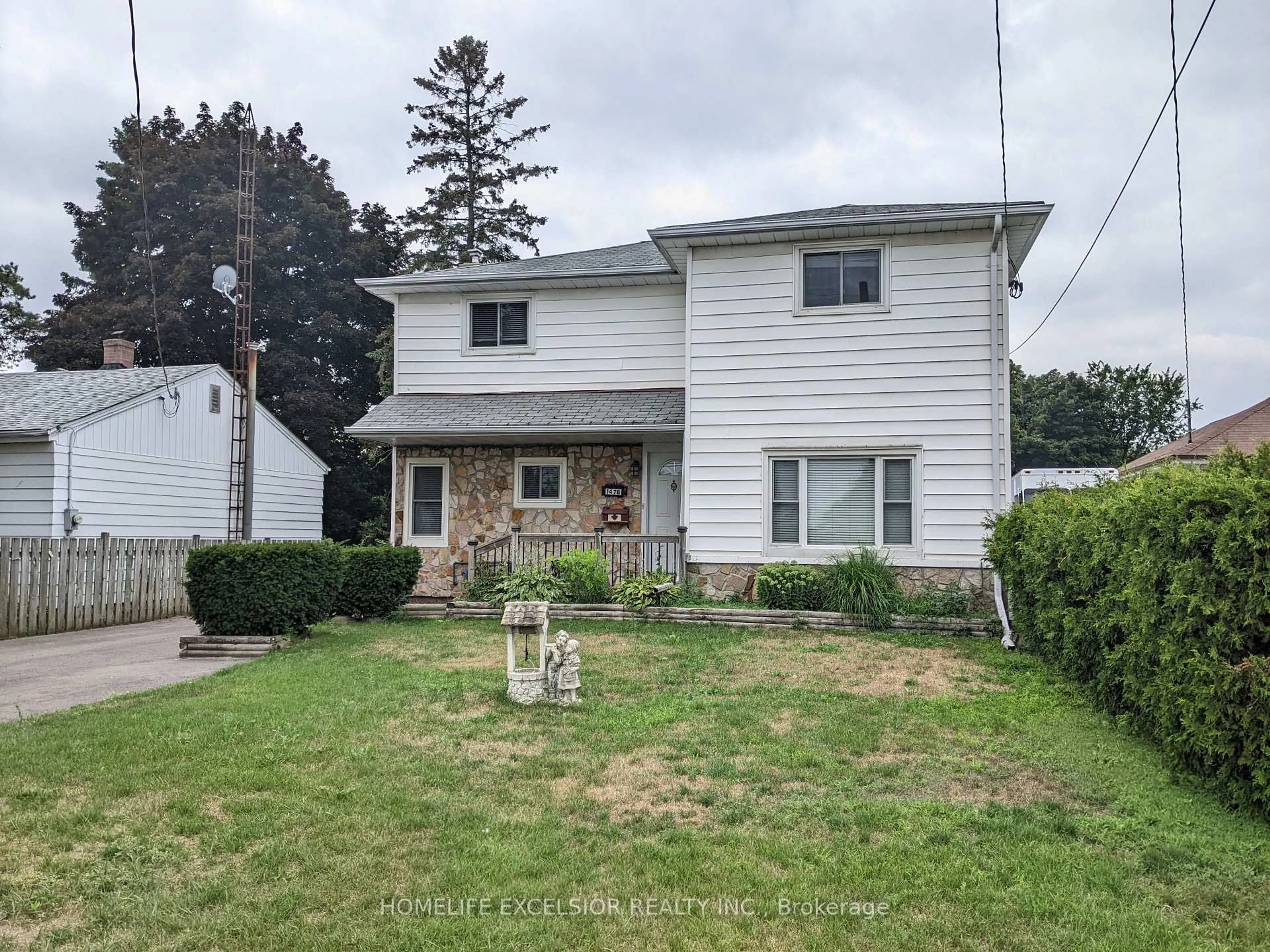 A pic from outside/outdoor area/front of a property/back of a property/a pic from drone, street for 1478 Simcoe St, Oshawa Ontario L1G 4X7