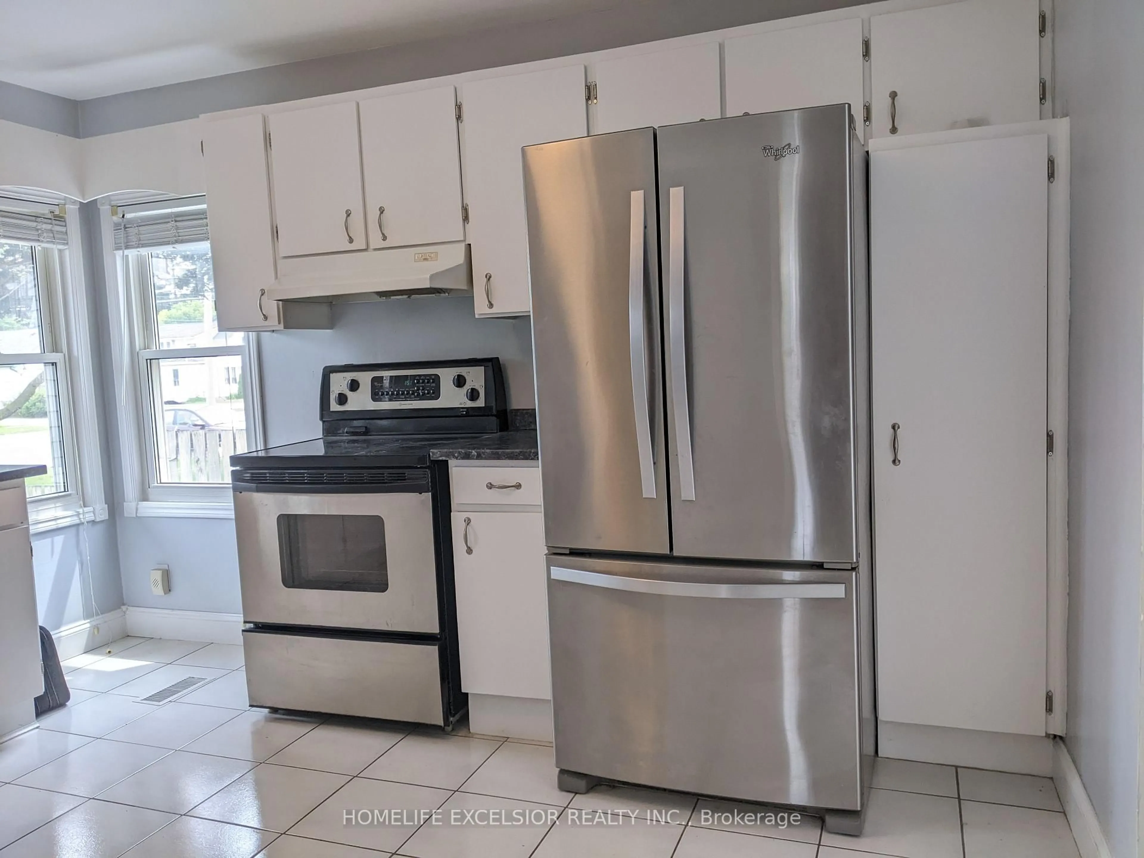 Standard kitchen, ceramic/tile floor for 1478 Simcoe St, Oshawa Ontario L1G 4X7