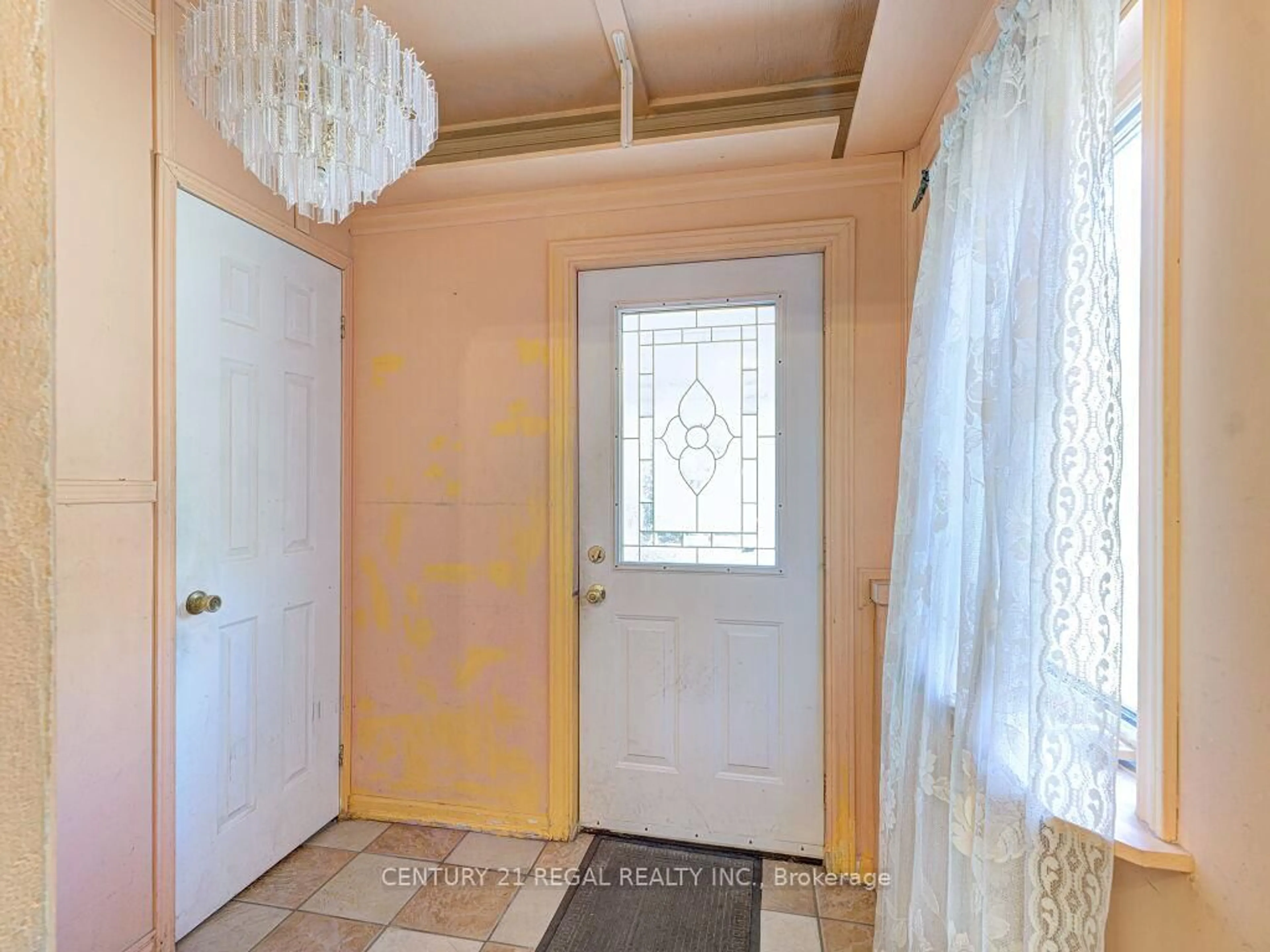 Indoor entryway for 11 Midburn Ave, Toronto Ontario M4C 2C8