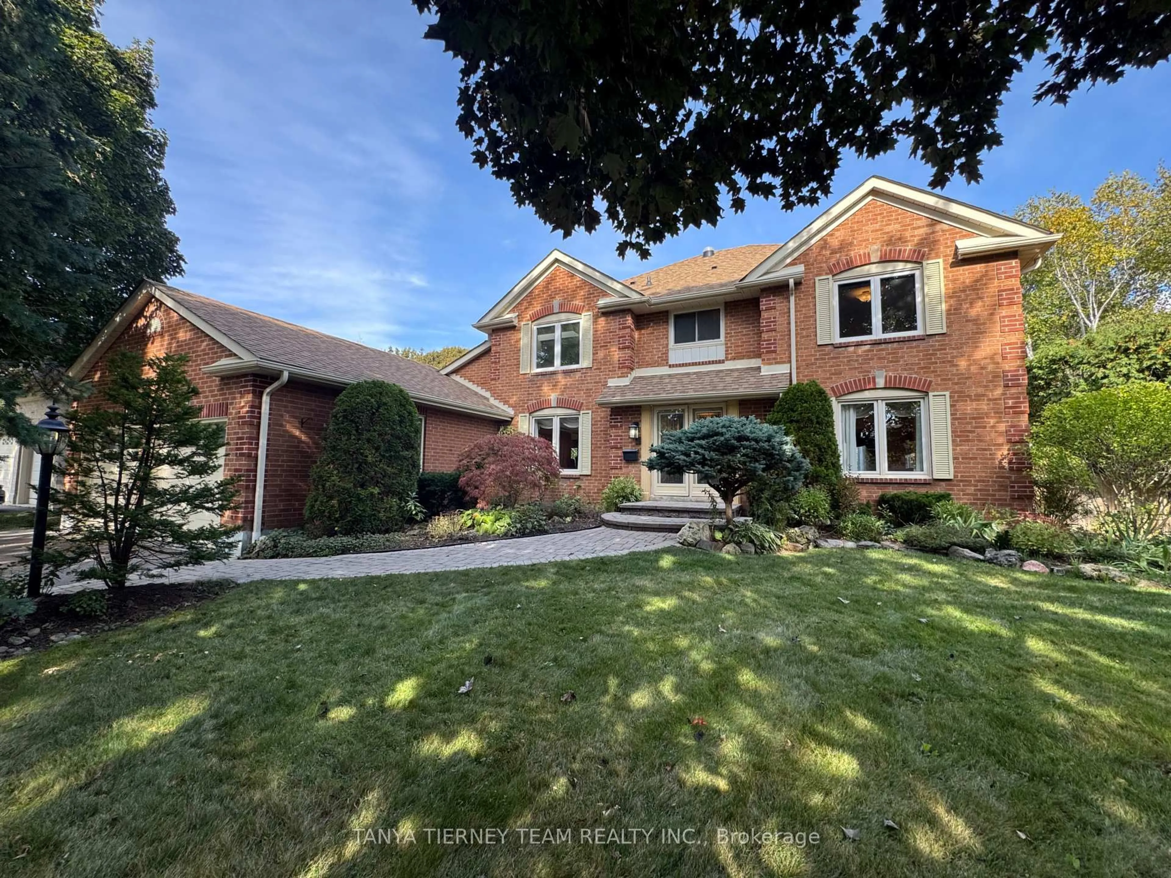 Home with brick exterior material, street for 6 Lyndhurst Cres, Whitby Ontario L1R 1E4