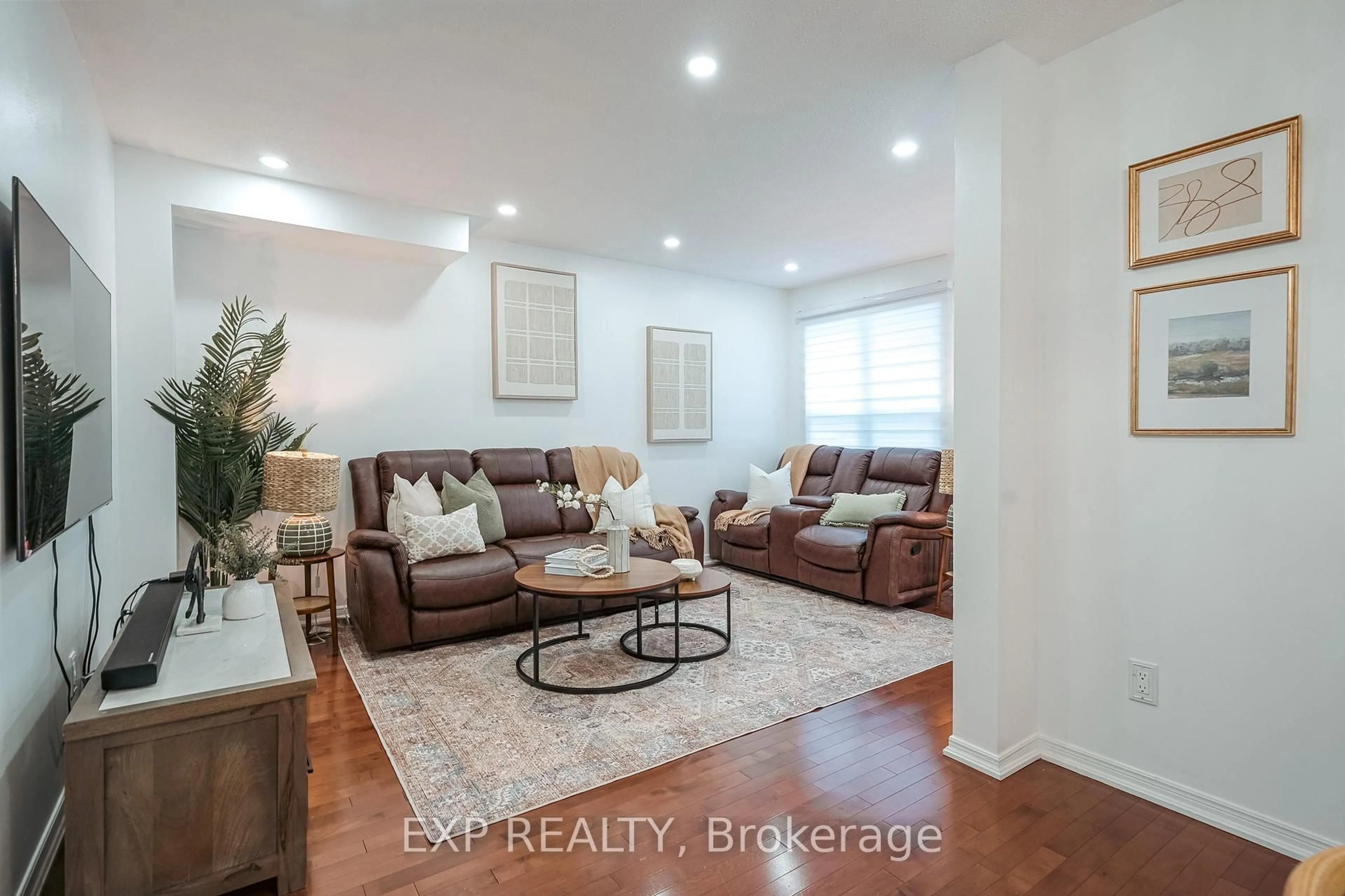 Living room with furniture, unknown for 139 Adele Cres, Oshawa Ontario L1J 7X7