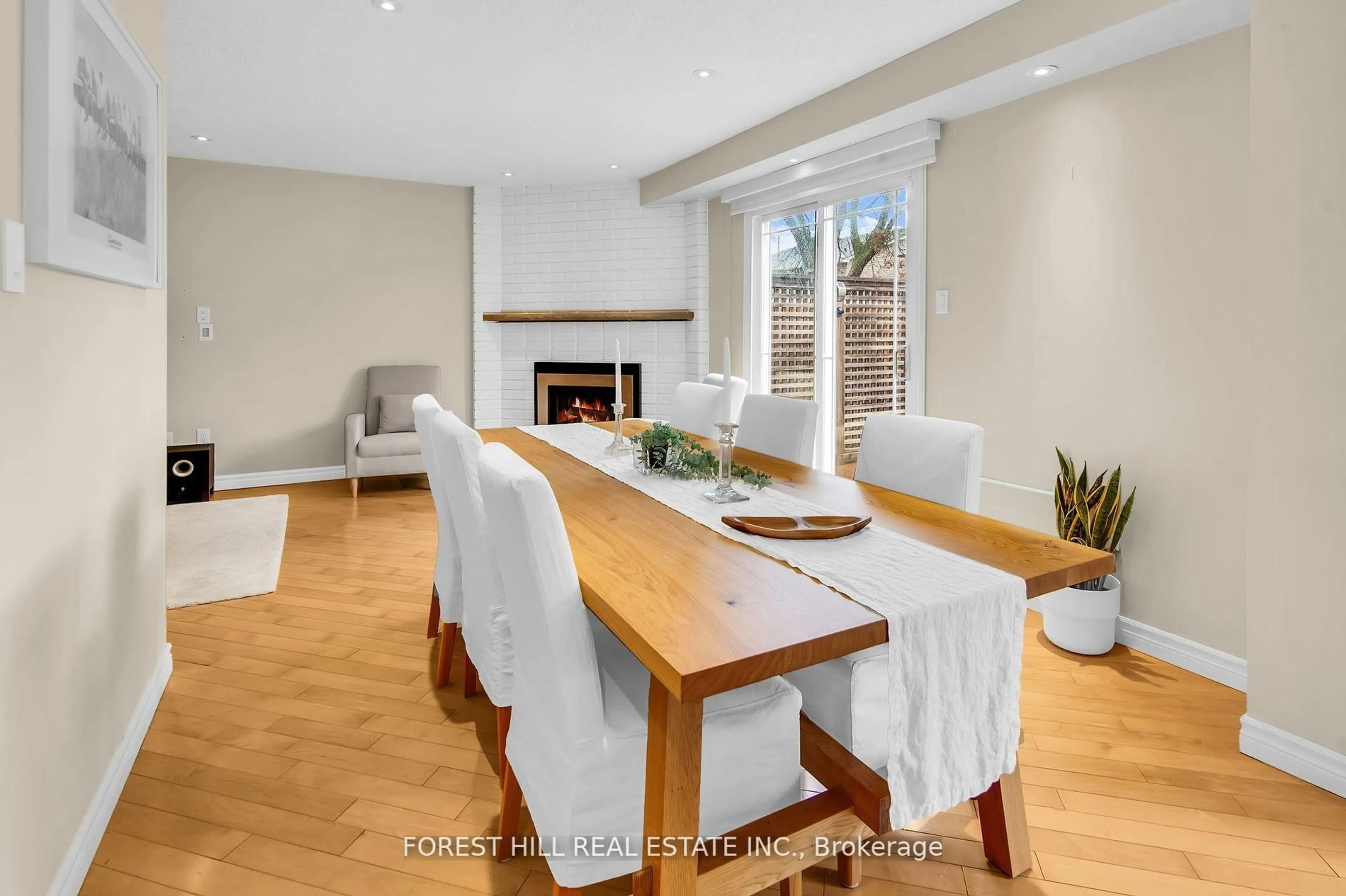 Dining room, wood/laminate floor for 23 Tarsus Cres, Toronto Ontario M1C 3W6