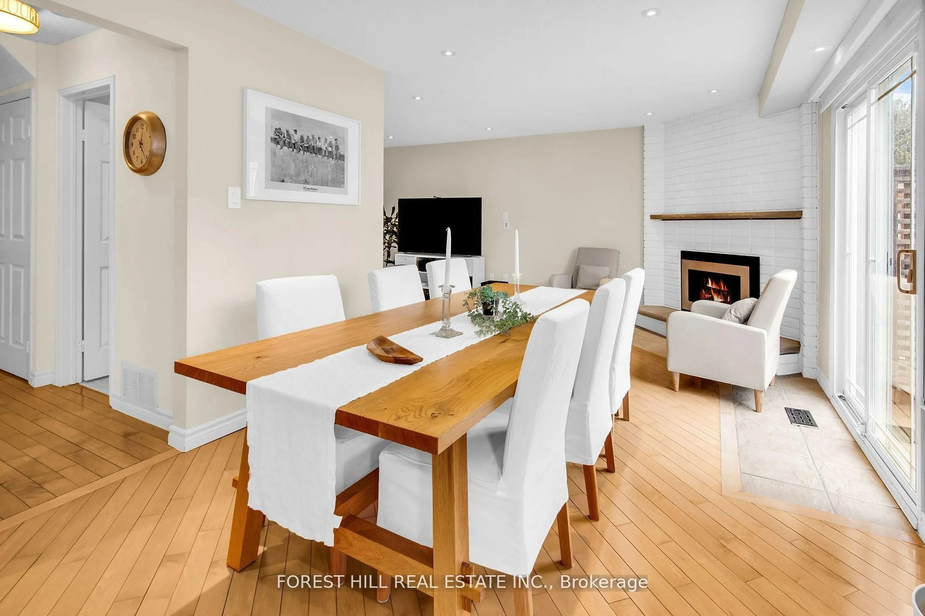 Dining room, wood/laminate floor for 23 Tarsus Cres, Toronto Ontario M1C 3W6