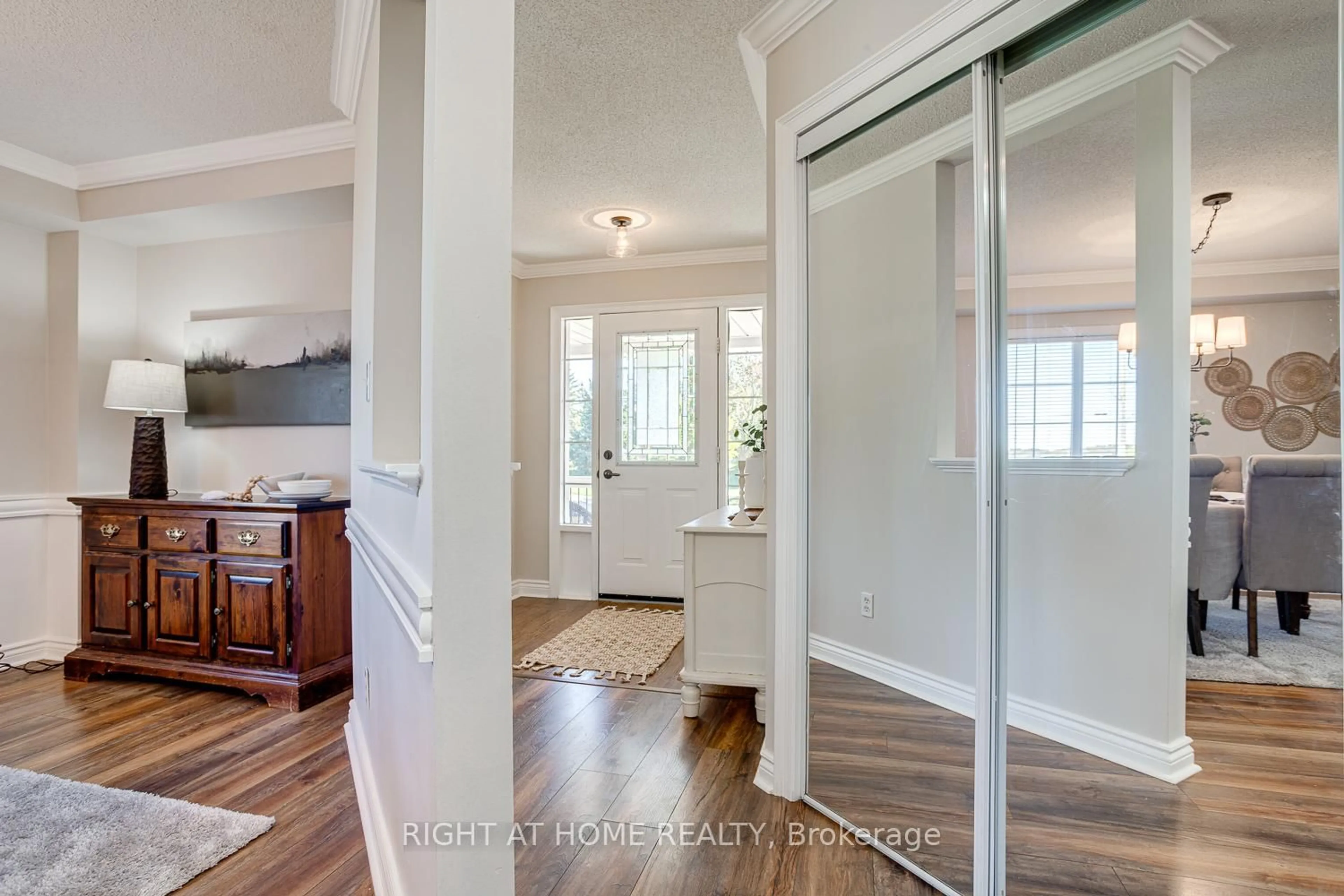Indoor entryway for 3 Greenway Blvd, Scugog Ontario L9L 1S9