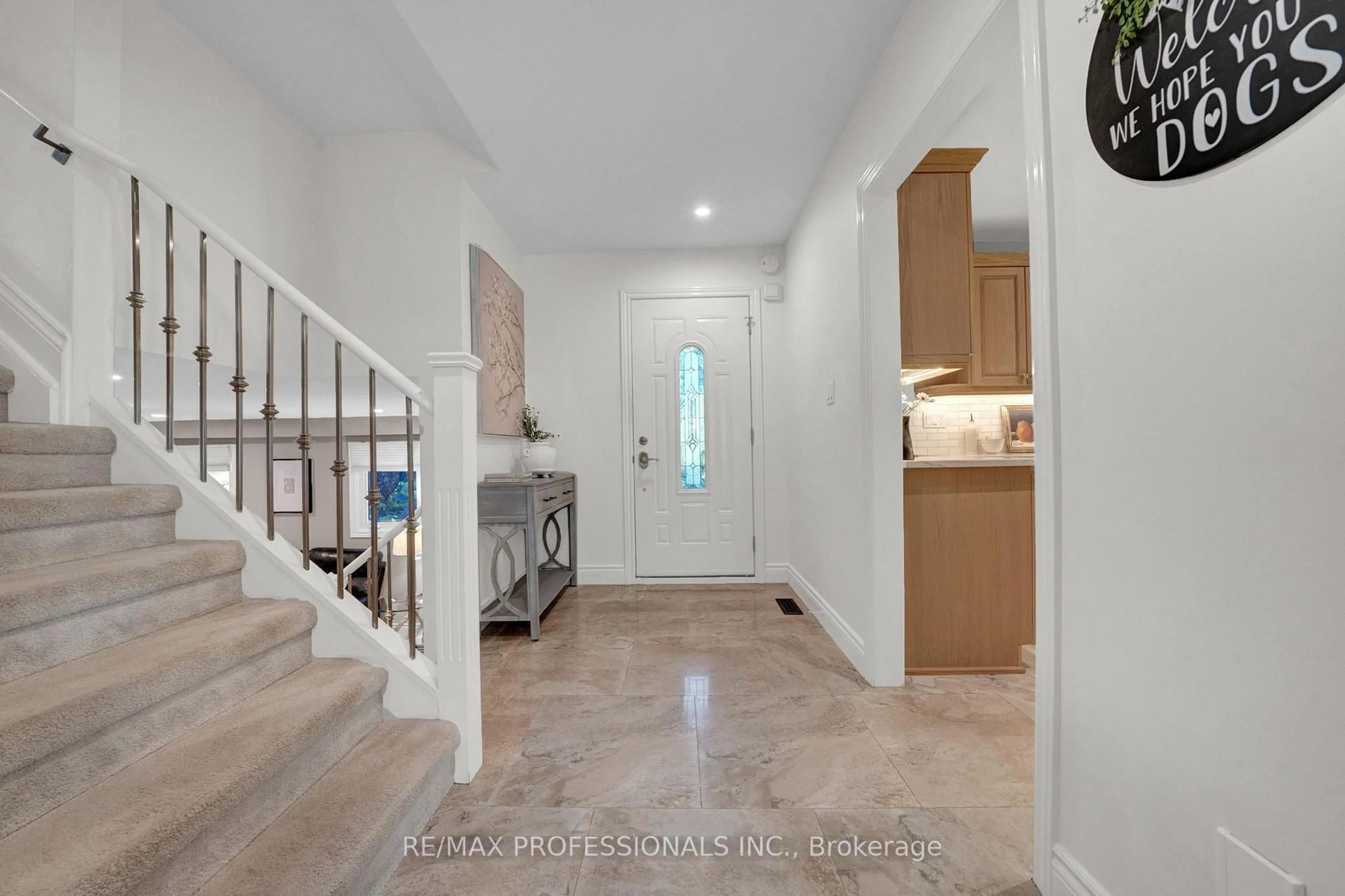 Indoor entryway for 23 Sunicrest Blvd, Clarington Ontario L1C 2G6