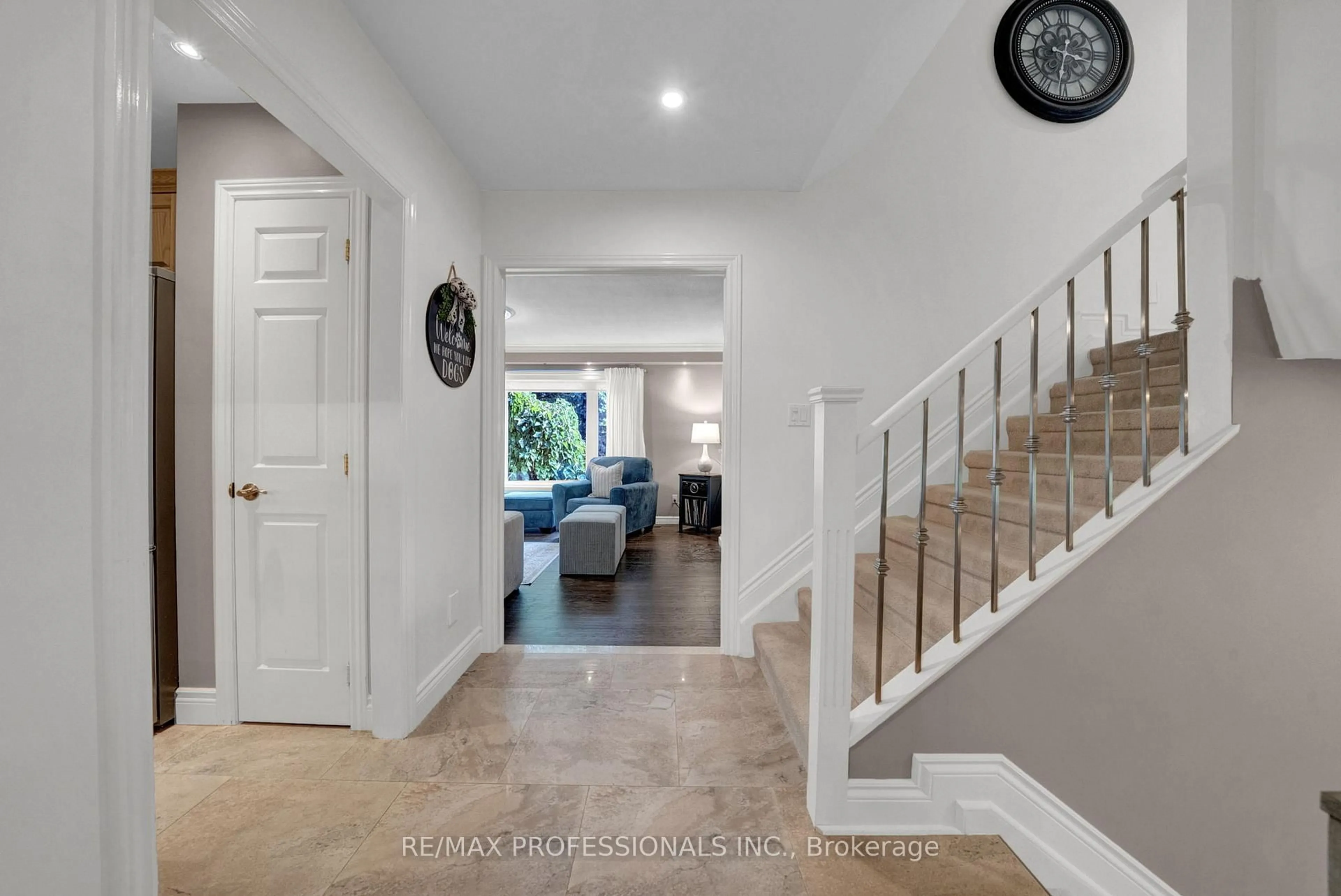 Indoor entryway for 23 Sunicrest Blvd, Clarington Ontario L1C 2G6