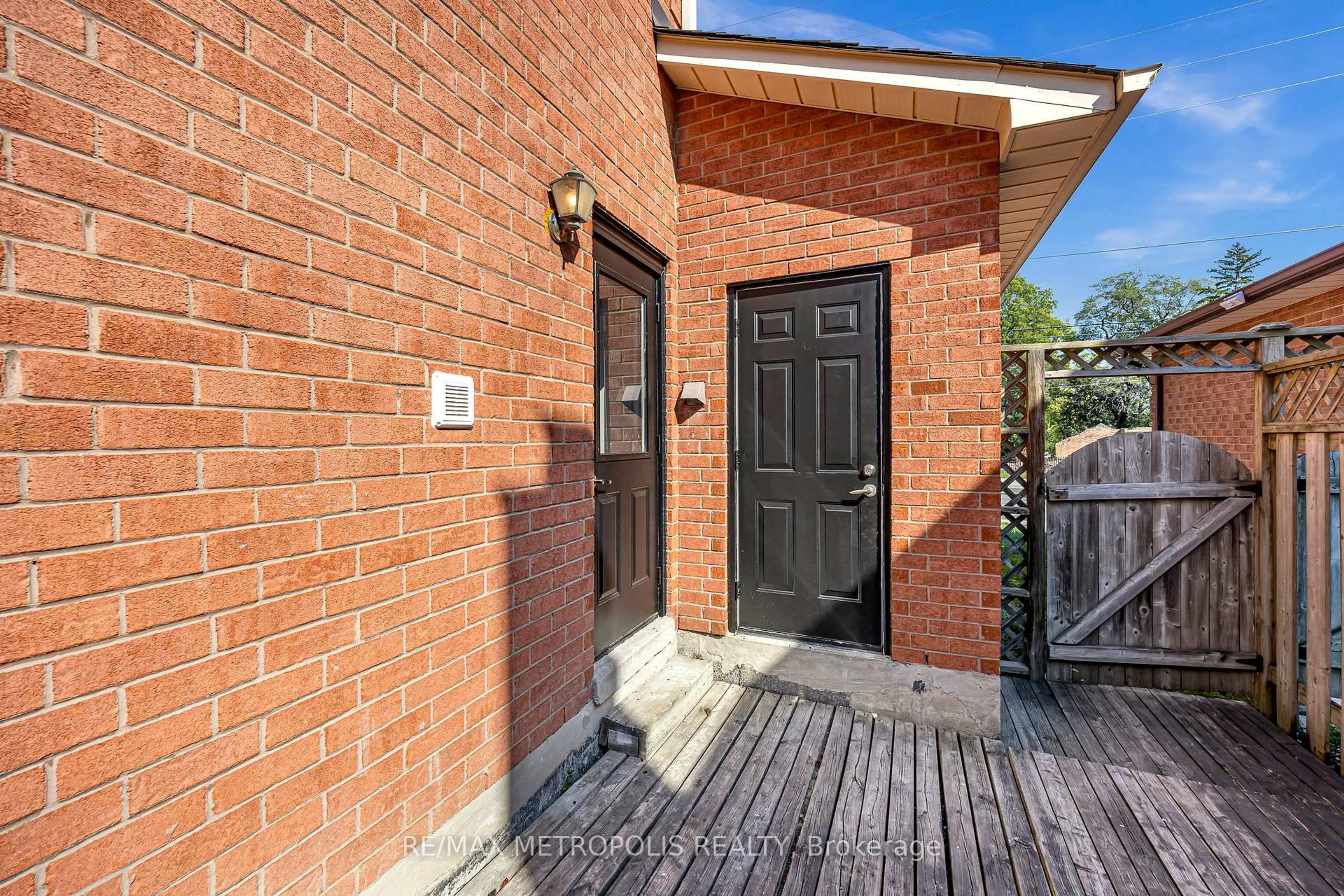 Home with brick exterior material, street for 296 Thornton Rd, Oshawa Ontario L1J 6T7