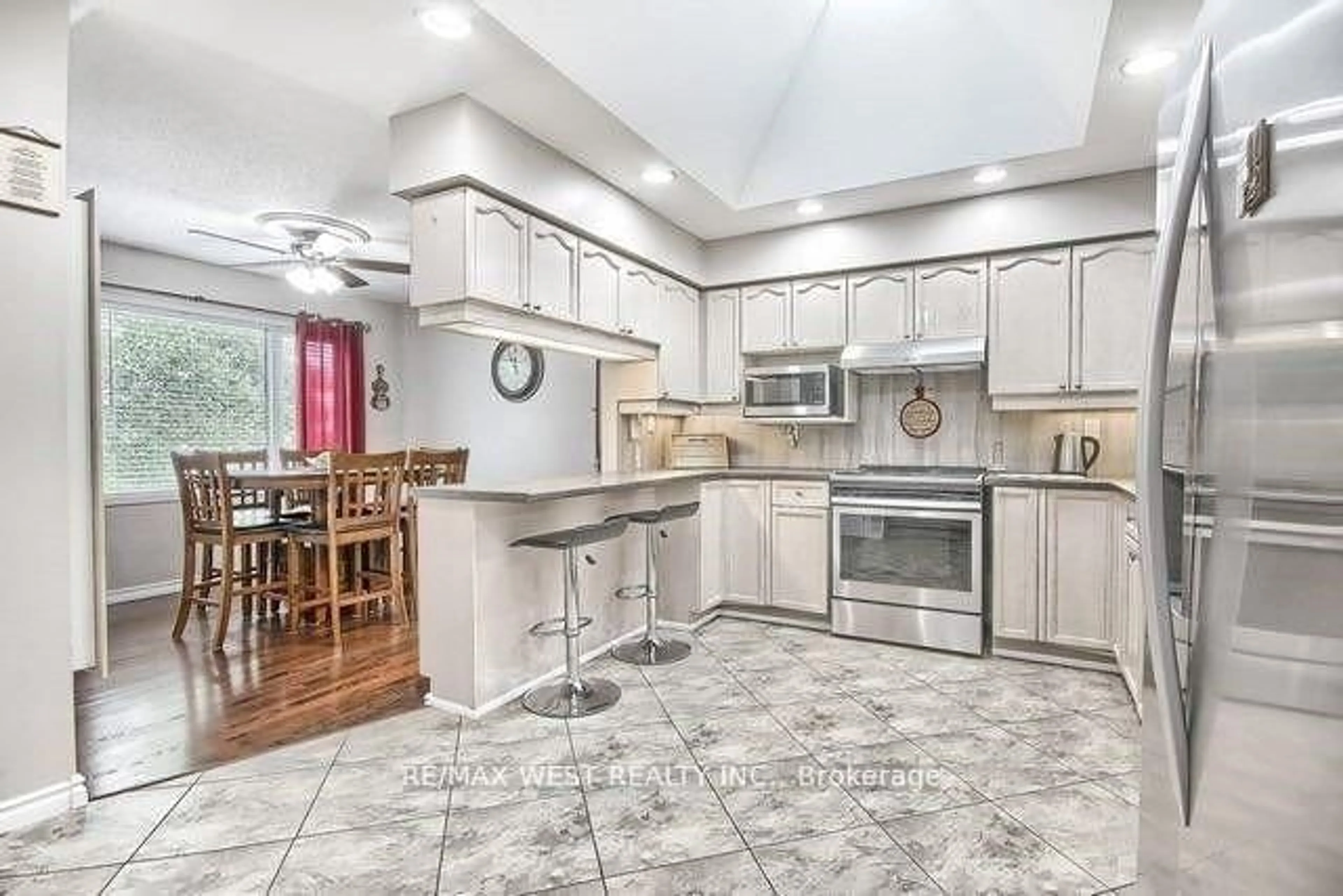Open concept kitchen, ceramic/tile floor for 852 Beatrice St, Oshawa Ontario L1K 2H7