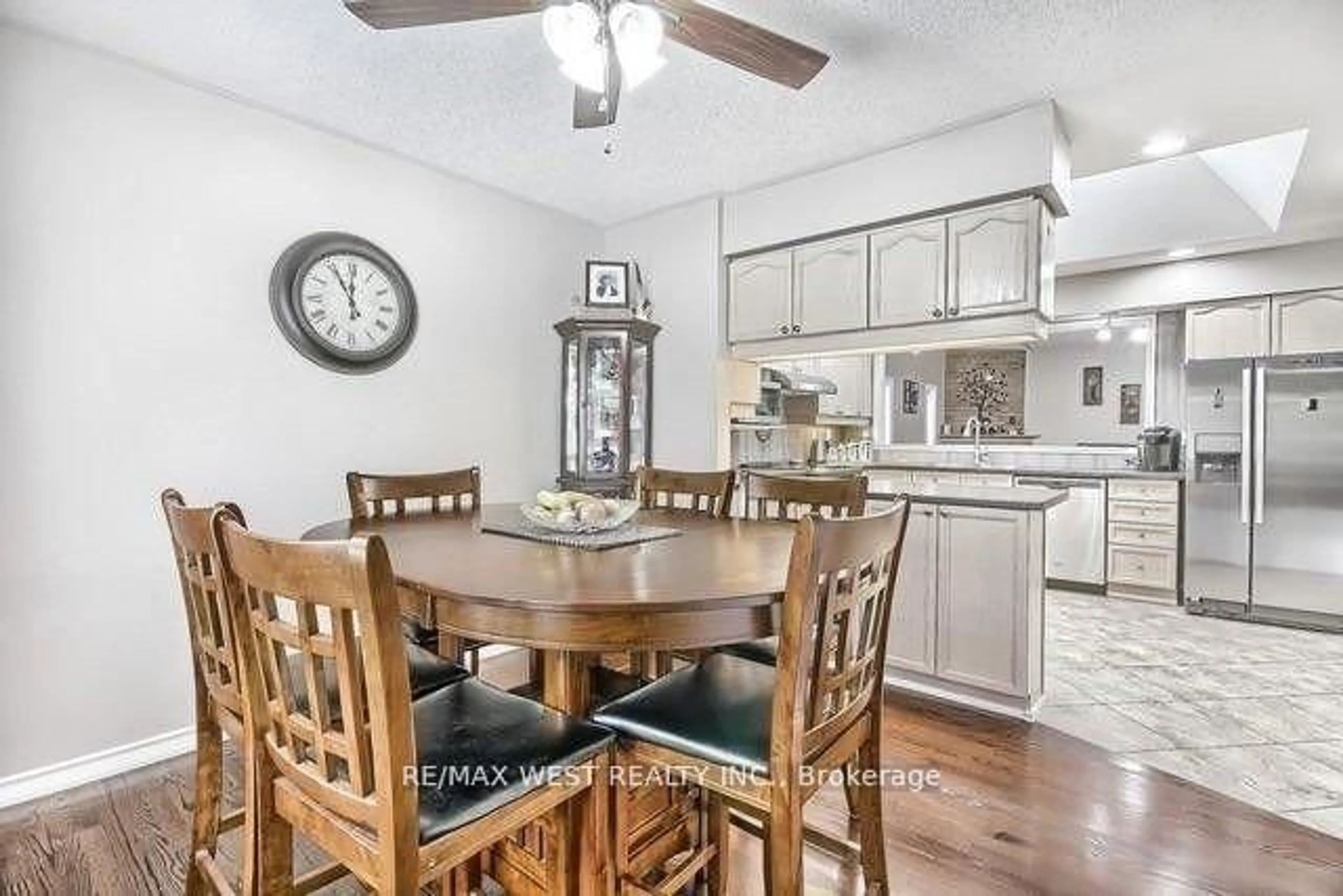 Open concept kitchen, unknown for 852 Beatrice St, Oshawa Ontario L1K 2H7