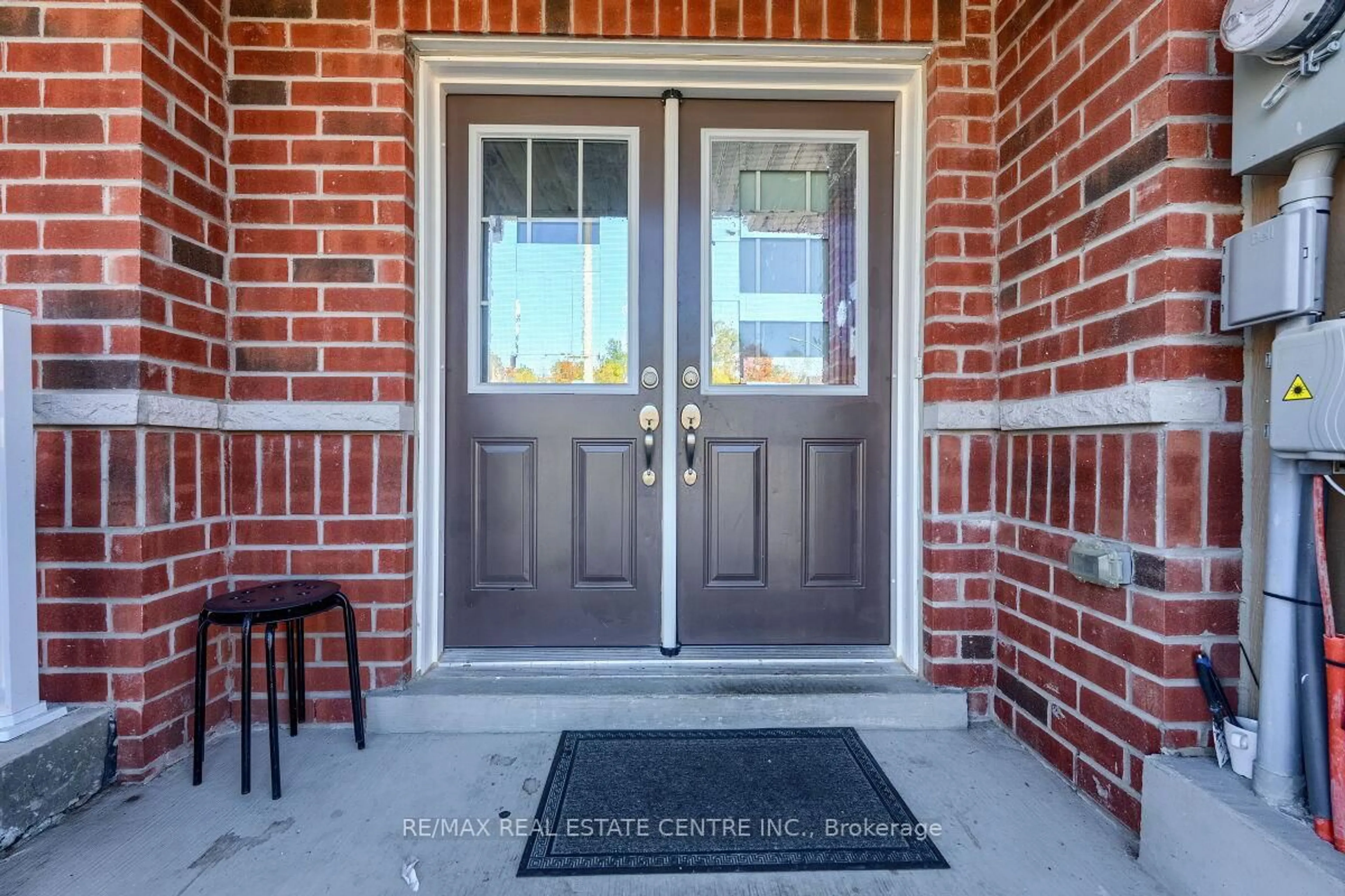 Indoor entryway for 1193 Kettering Dr, Oshawa Ontario L1K 1A6