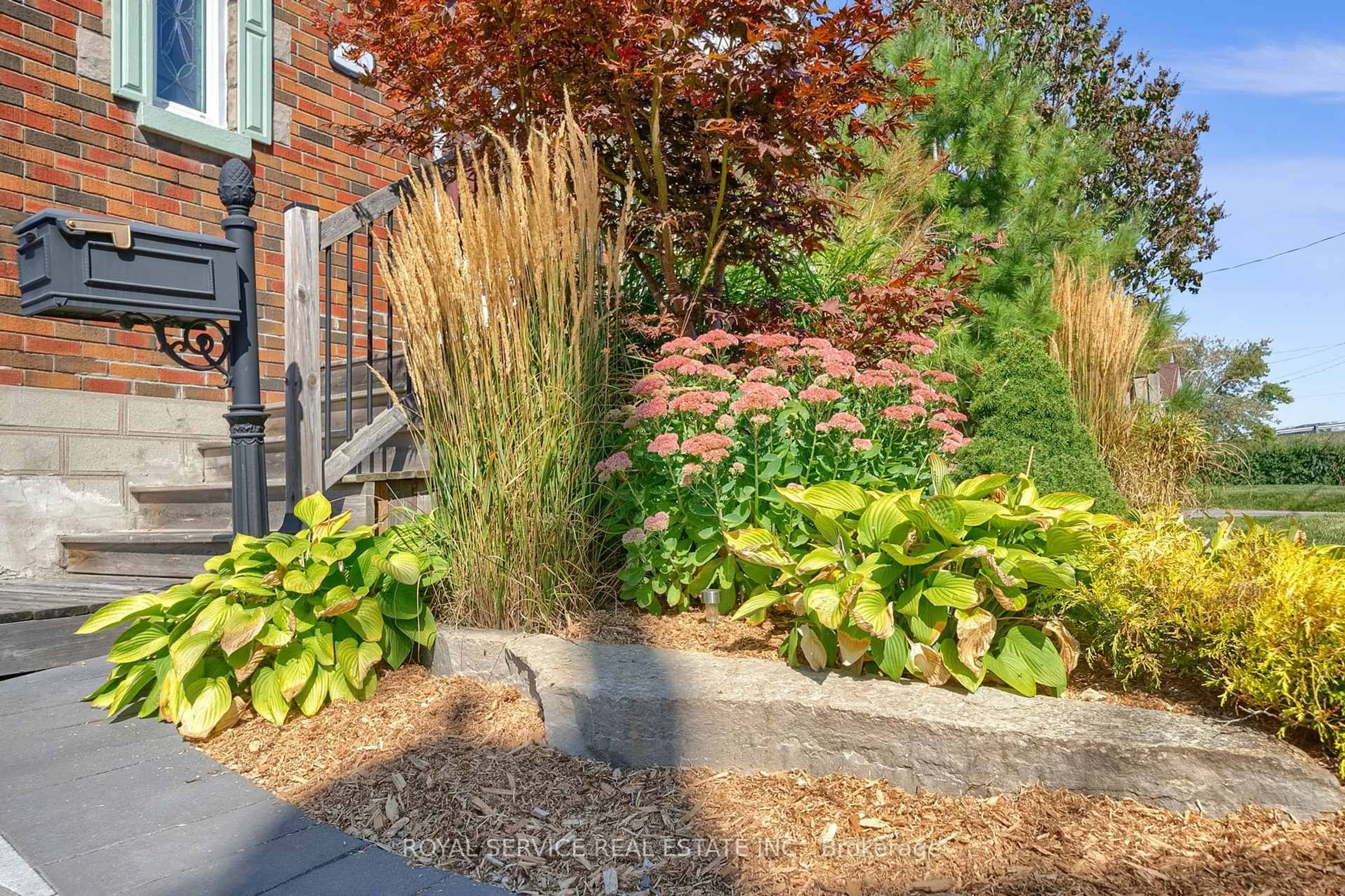 Patio, street for 240 George St, Oshawa Ontario L1H 2W5