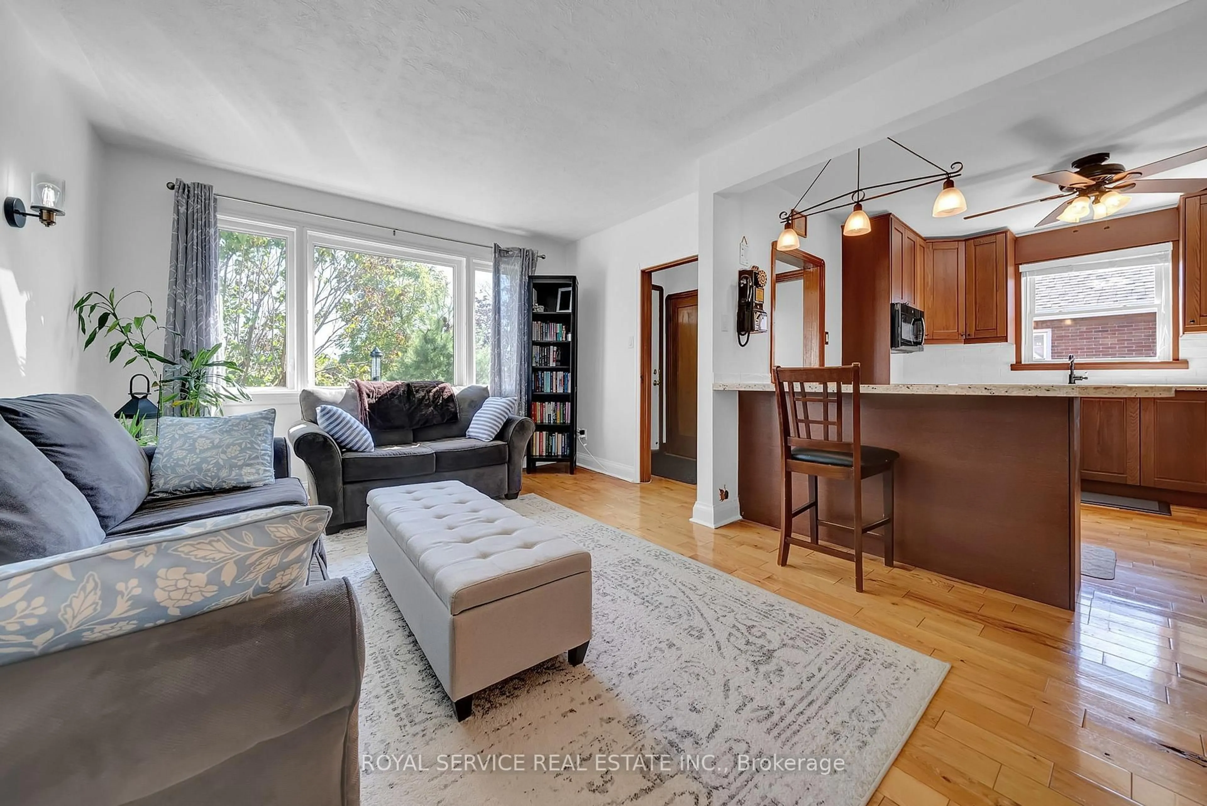 Living room with furniture, wood/laminate floor for 240 George St, Oshawa Ontario L1H 2W5