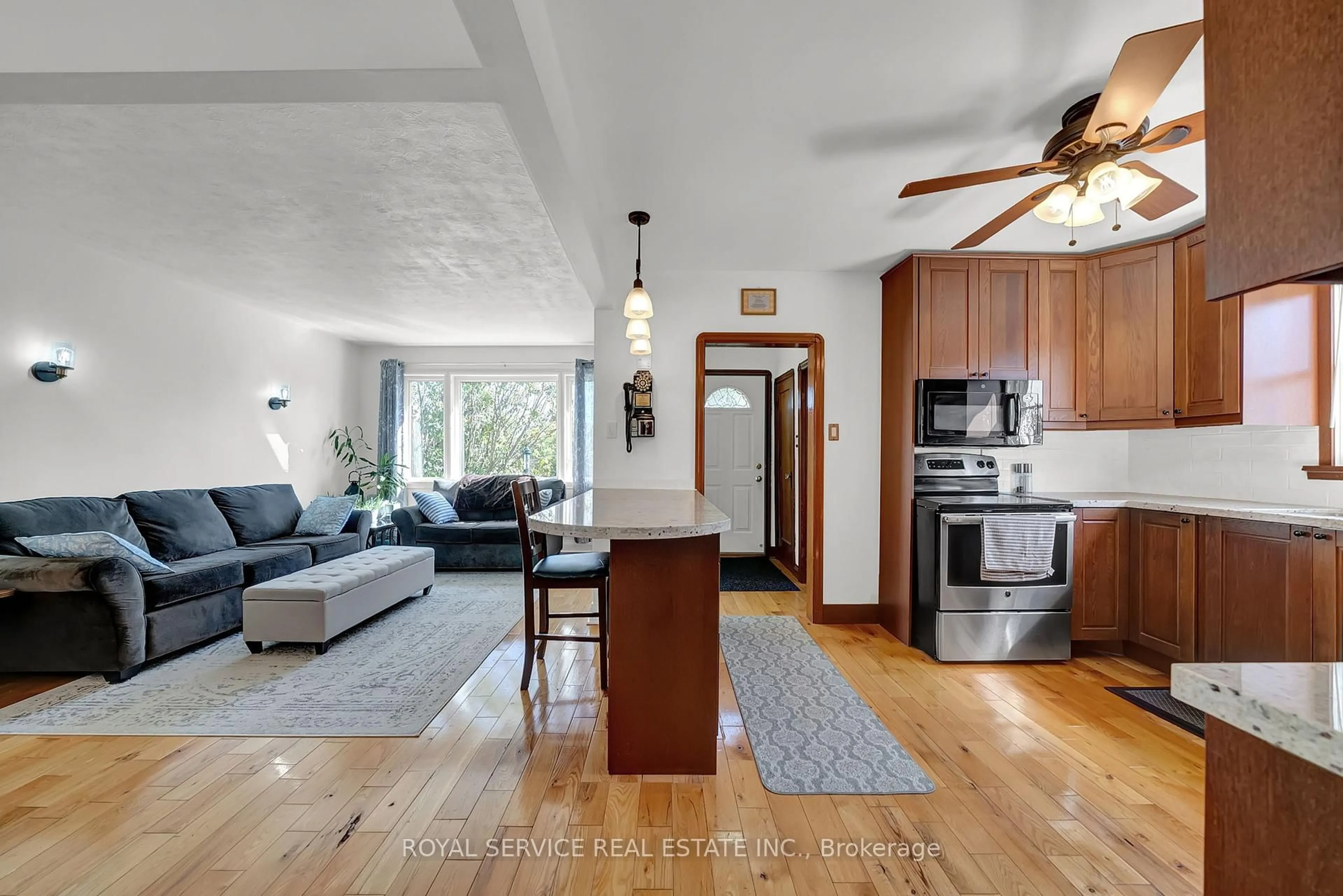 Open concept kitchen, unknown for 240 George St, Oshawa Ontario L1H 2W5