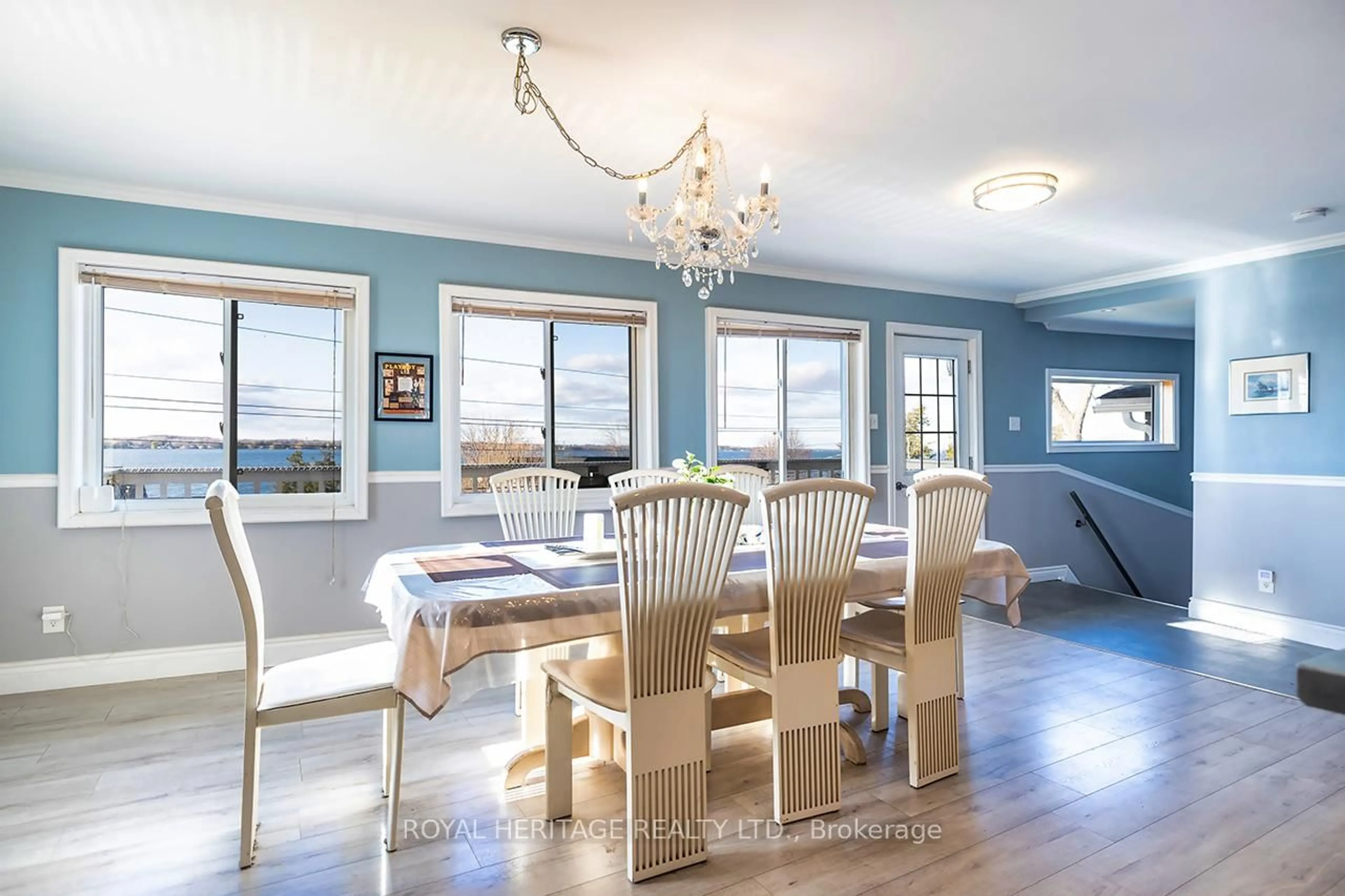 Dining room, wood/laminate floor for 64 Cedar Grove Dr, Scugog Ontario L0B 1E0