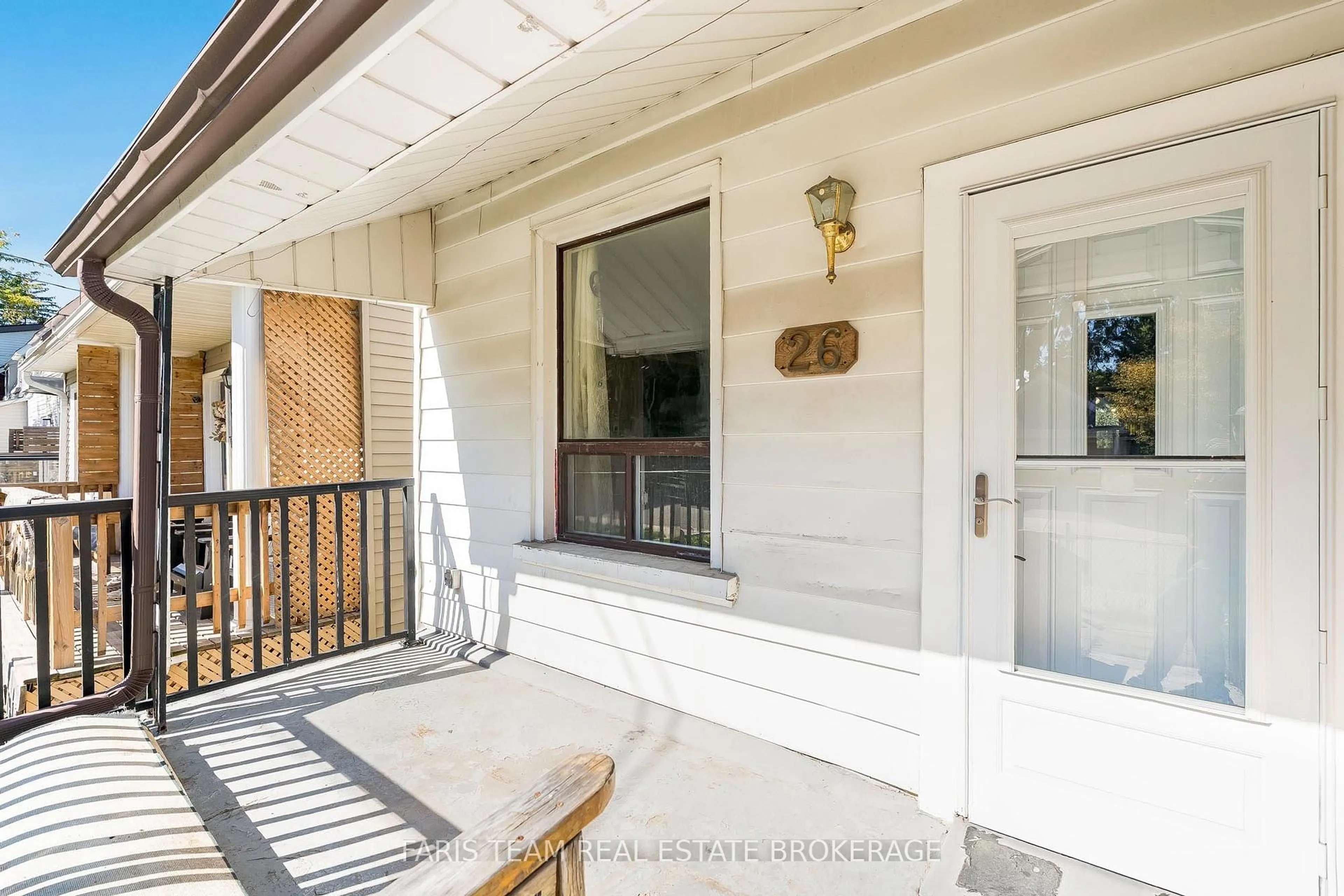Indoor entryway for 26 Queensdale Ave, Toronto Ontario M4J 1X9