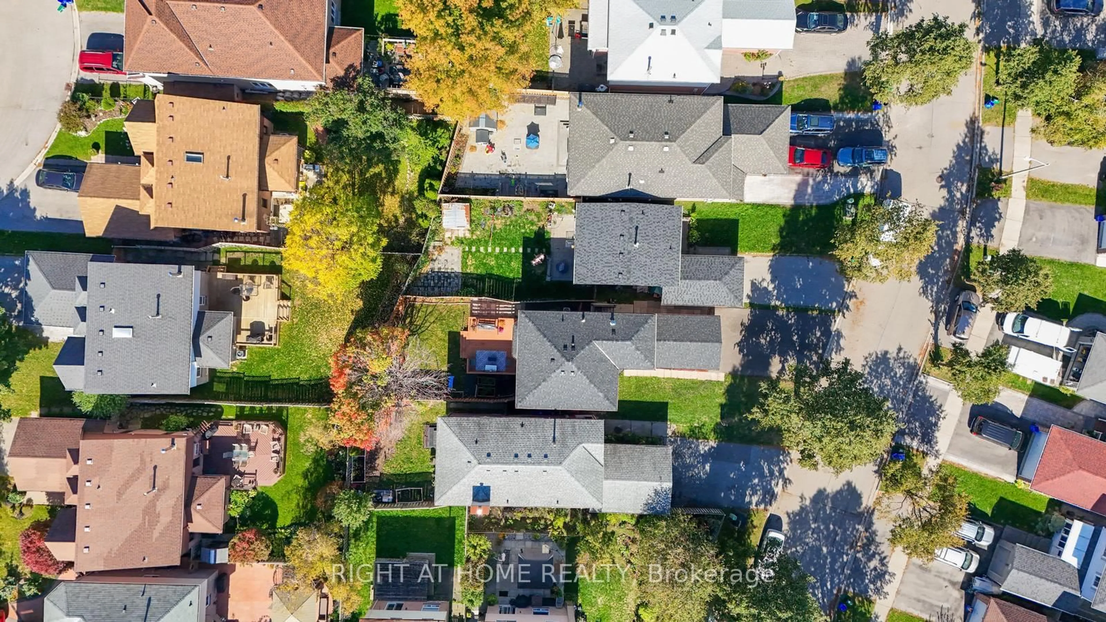 A pic from outside/outdoor area/front of a property/back of a property/a pic from drone, street for 52 Dobson Dr, Ajax Ontario L1S 5E9